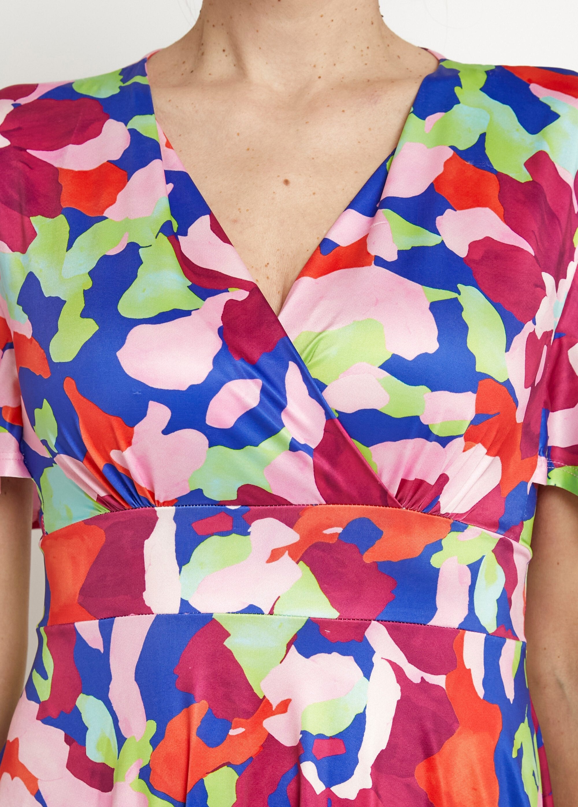 Vestido_cruzado_artístico_con_mangas_de_mariposa_Estampados_de_rosas_DE2_slim