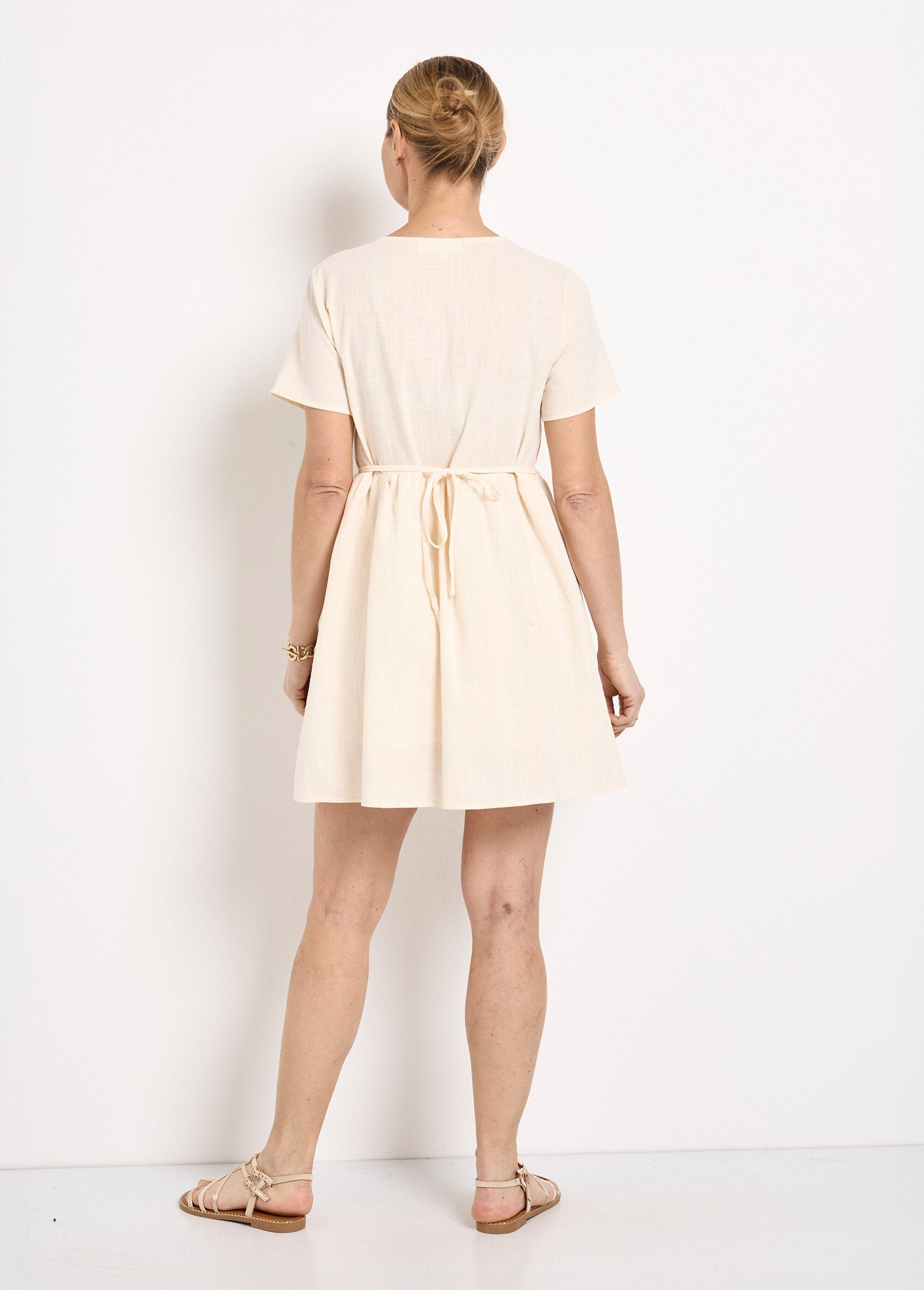 Vestido_de_algodón_abotonado_con_bordado_floral_Blanco,_Blanca_DO1_slim