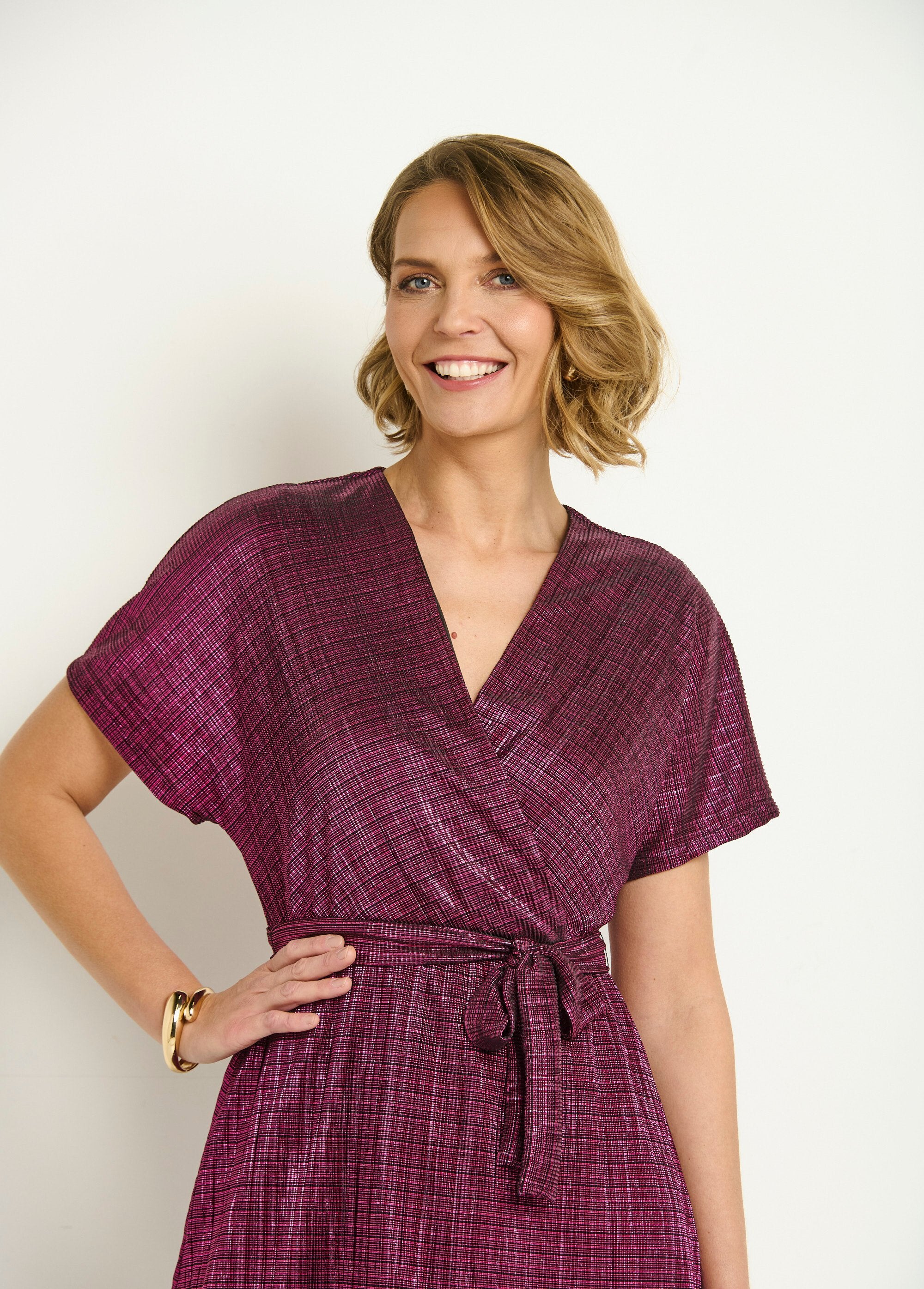 Vestido_corto_en_forma_de_corazón_con_motivo_metálico_Rosa_DE1_slim