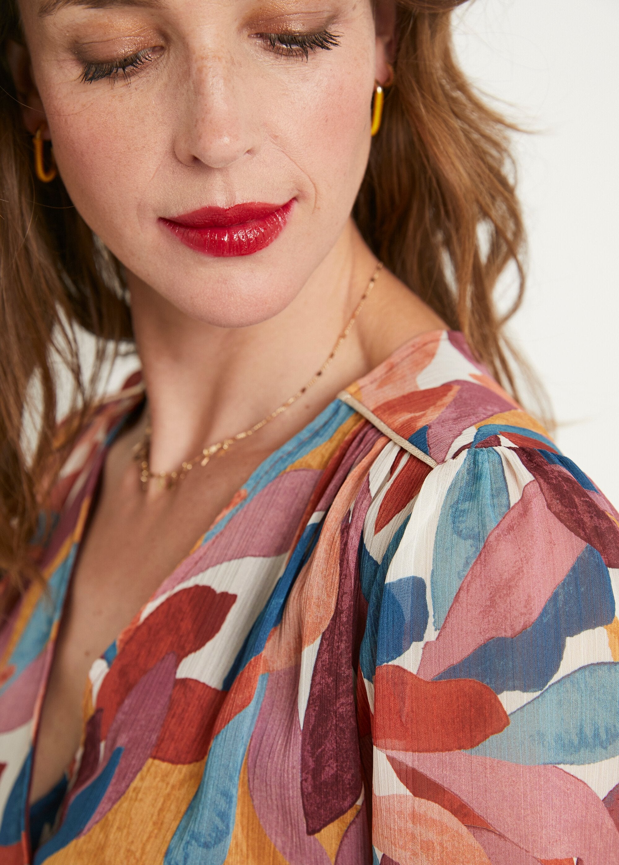 Vestido_corto_de_gasa_estampada_naranja_y_azul_DE3_slim