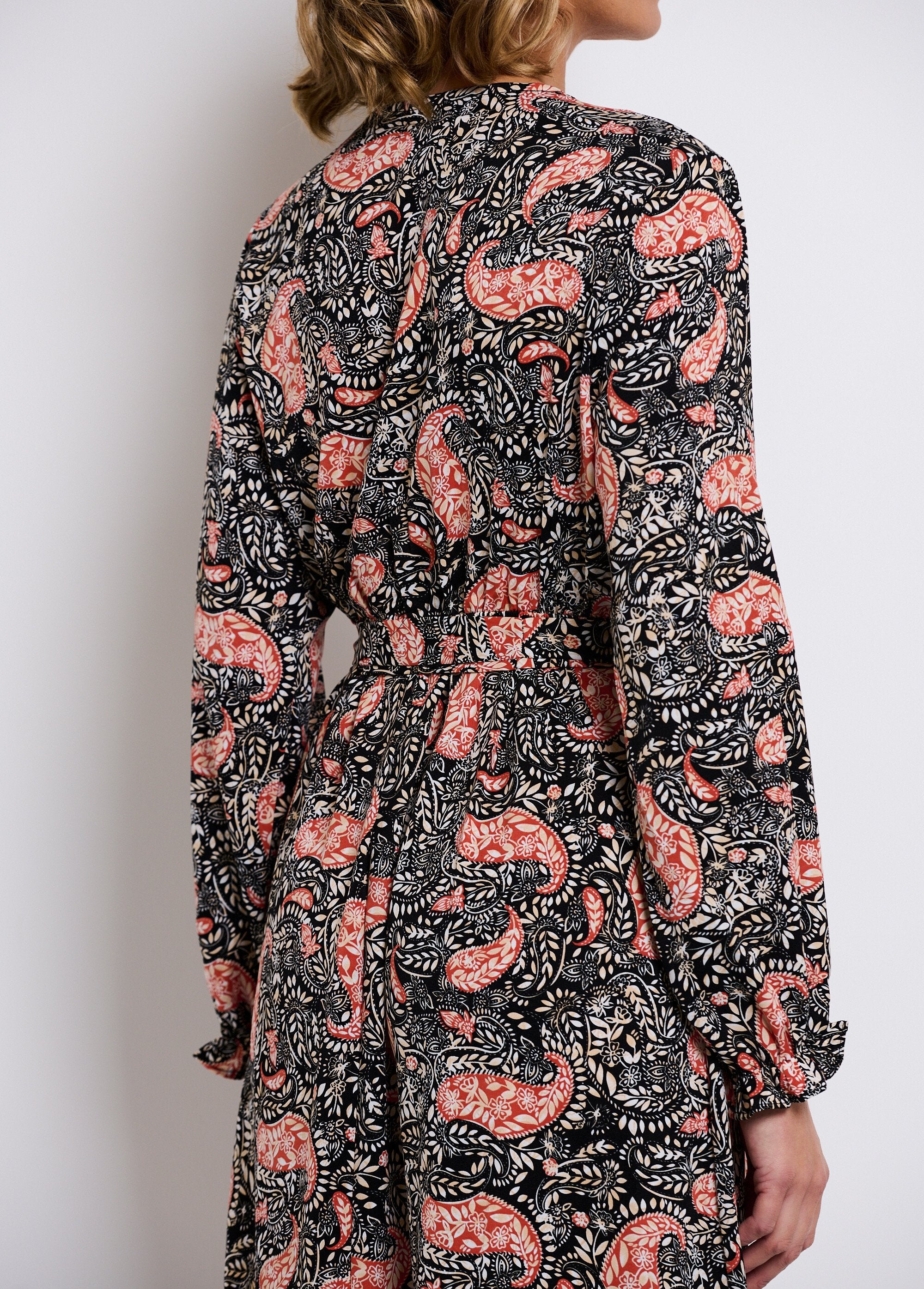 Maxi_vestido_con_cintura_elástica_Negro_y_ladrillo_DE2_slim