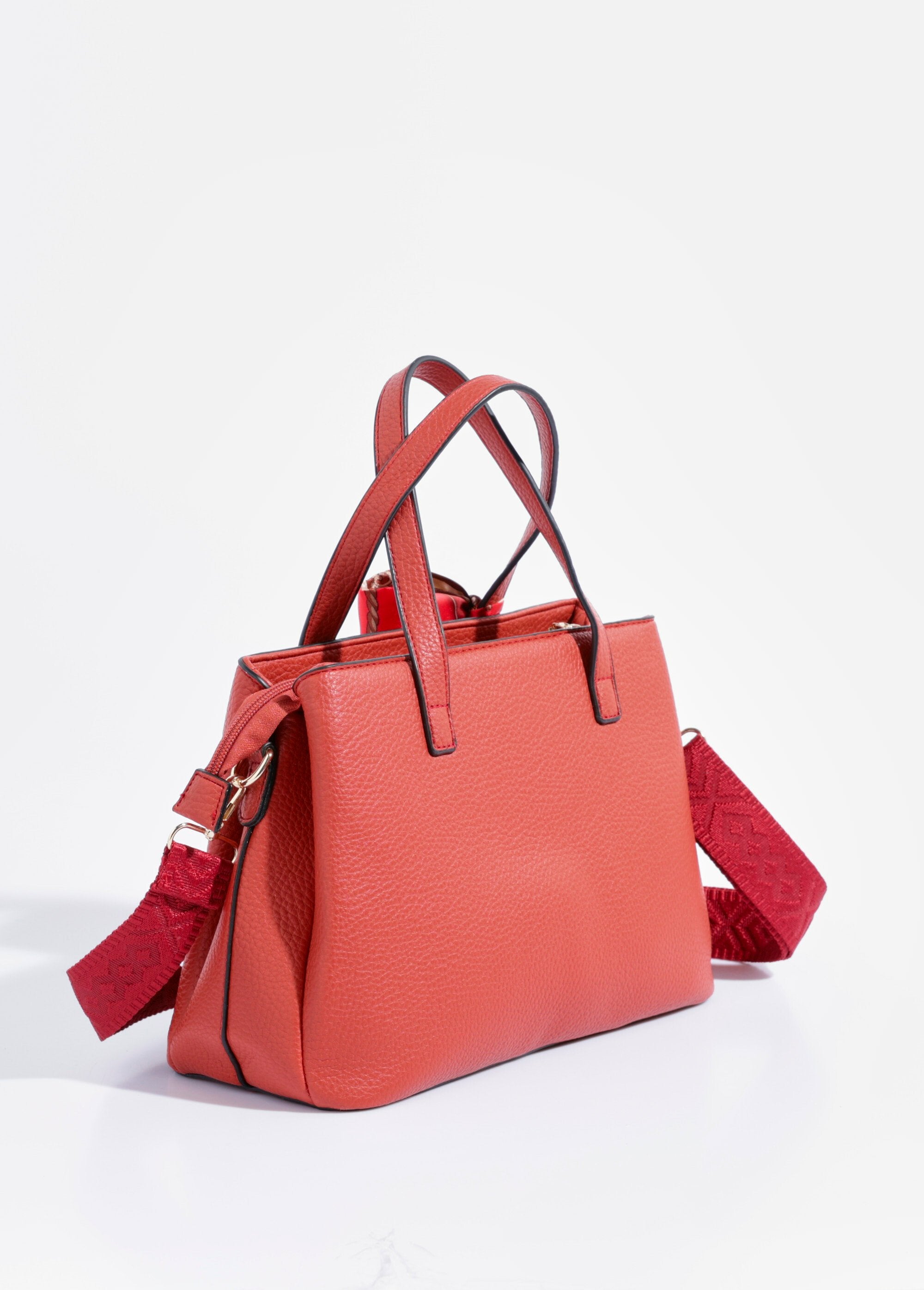 Bolso_para_llevar_al_hombro_o_en_la_mano._Tomette_DO1_slim