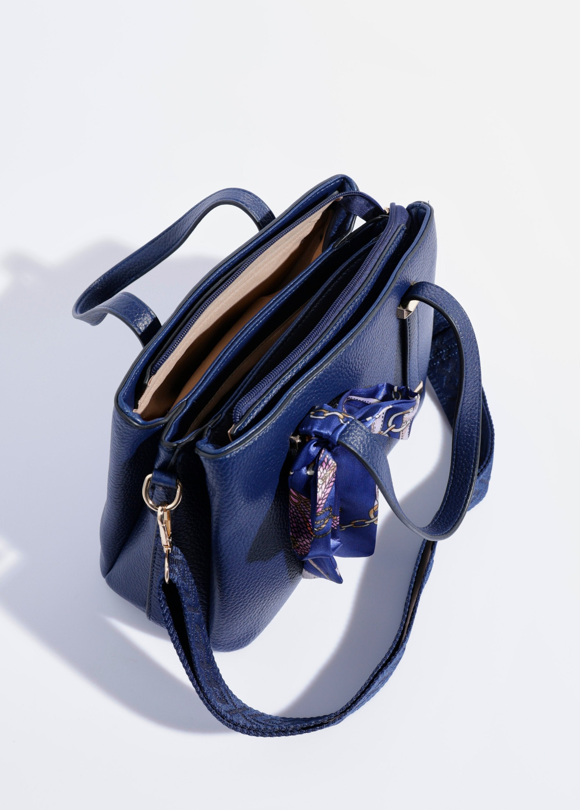 Bolso_para_llevar_al_hombro_o_en_la_mano._Marina_DE1_slim