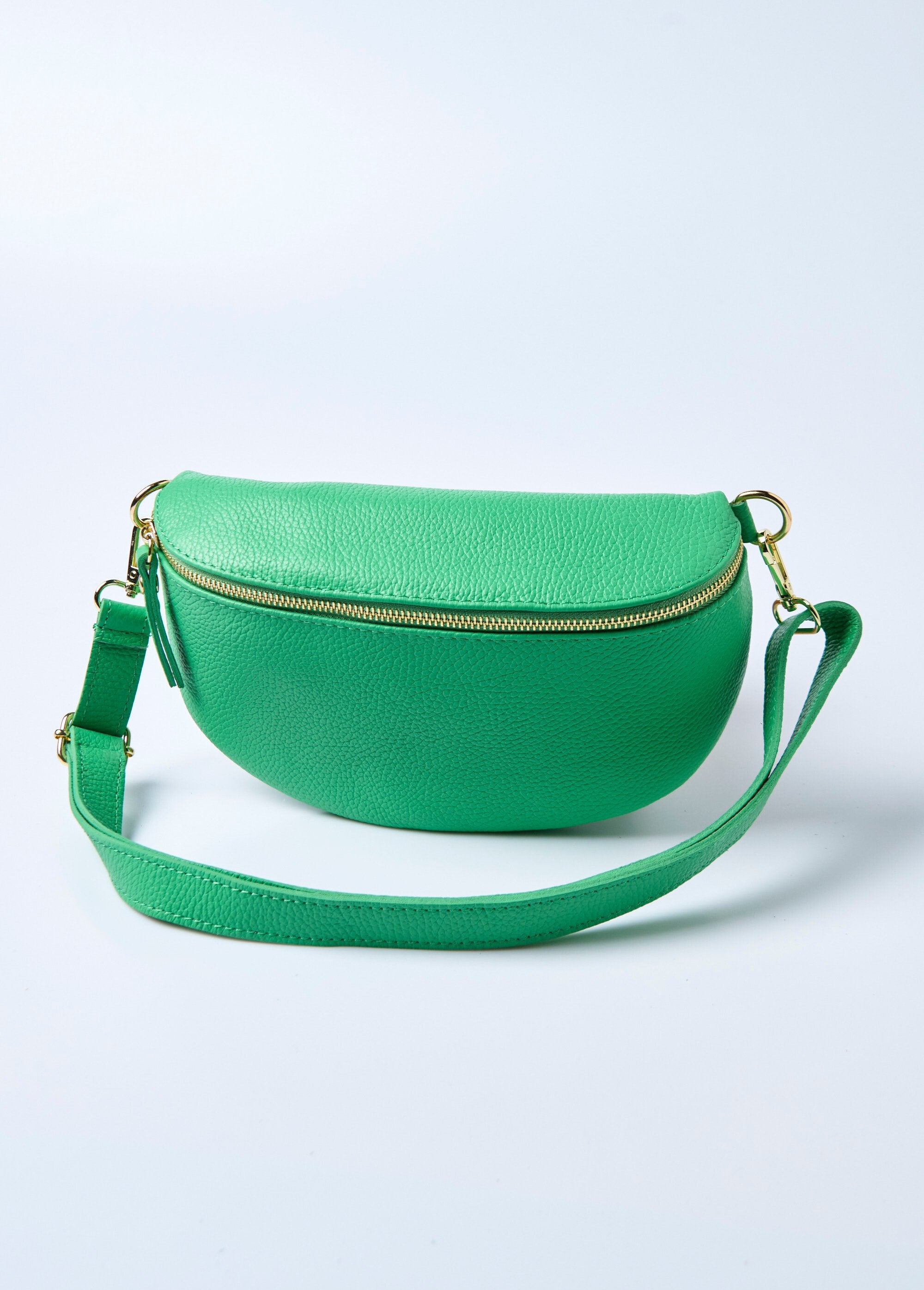 Riñonera_de_cuero_con_cremallera_y_correa_para_el_hombro_verde_brillante_DE1_slim