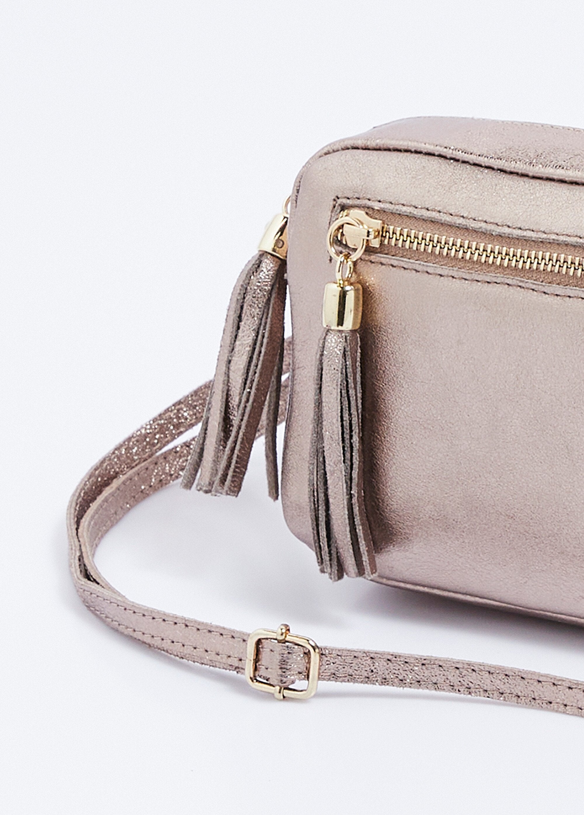 Bolso_de_hombro_rectangular_con_cremallera_en_piel_granulada_mordore_DE1_slim