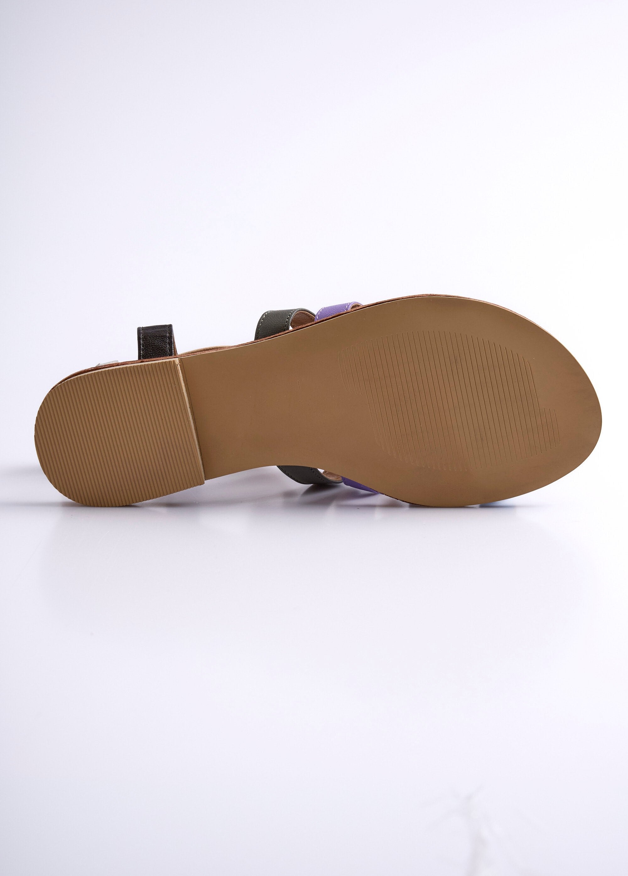 Sandalias_de_gladiador_con_tiras_multicolores_Castaño_UN1_slim