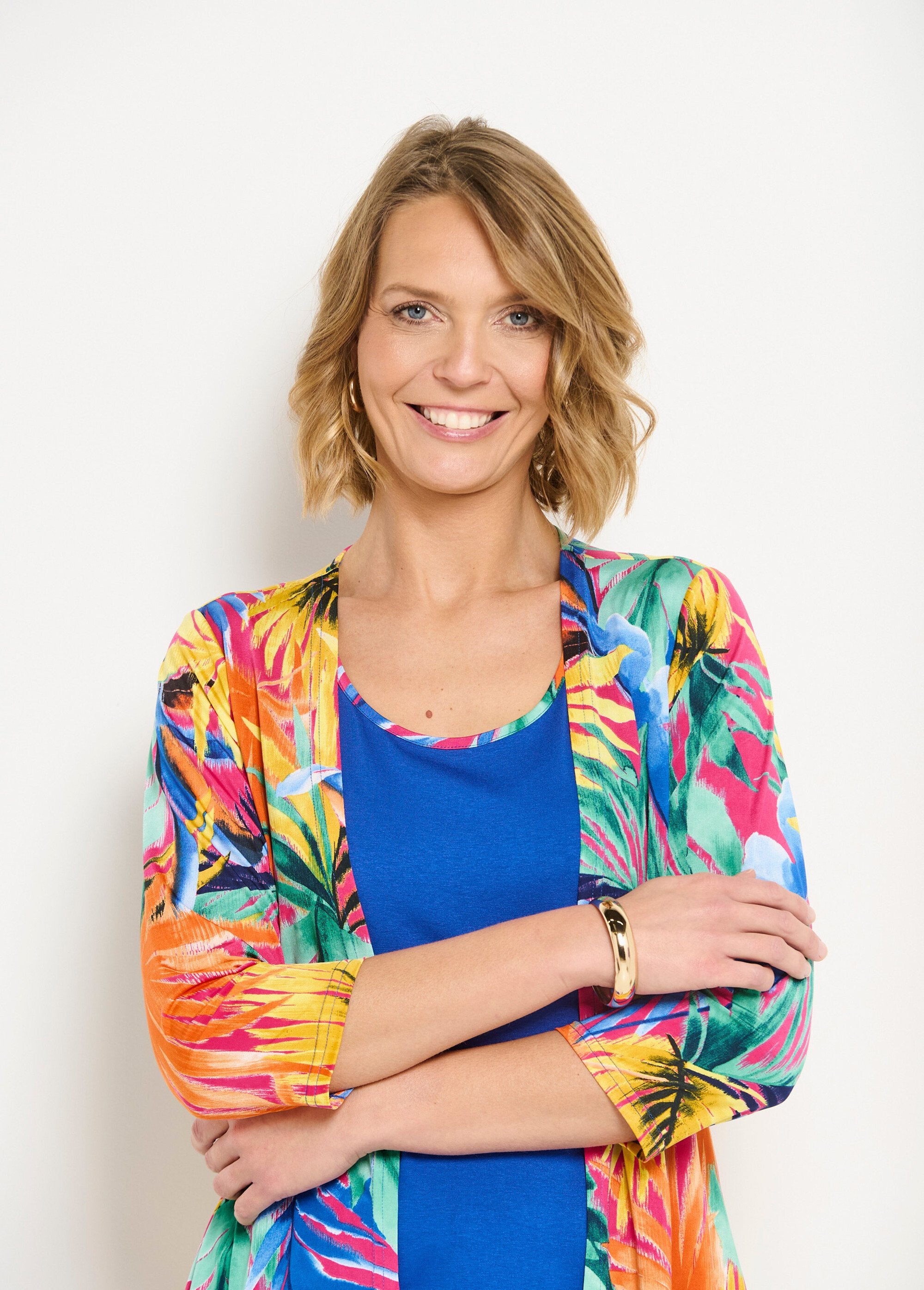 Camiseta_larga_2_en_1_con_estampado_tropical_Multicolor_DE1_slim