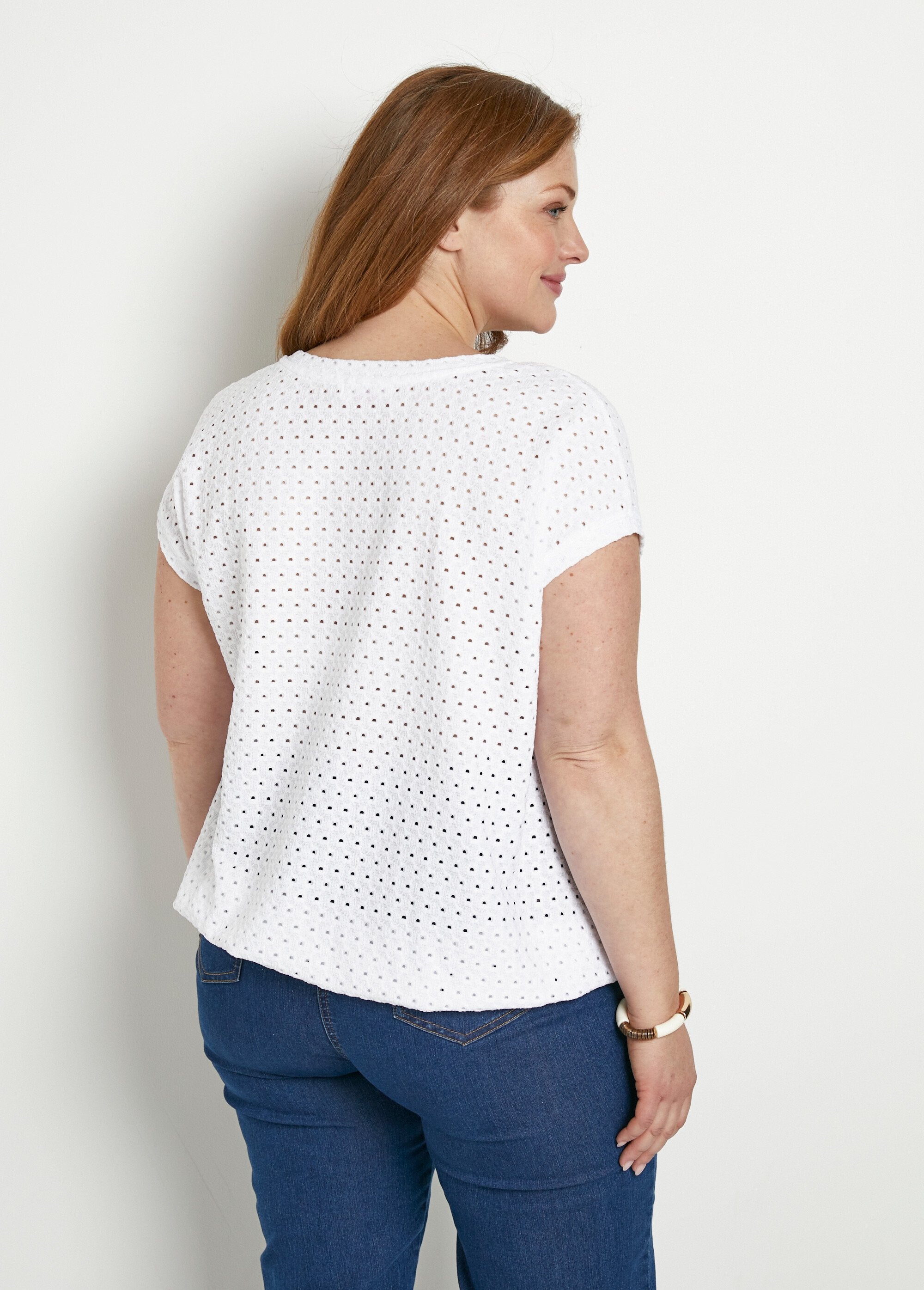 Camiseta_holgada_con_blusa_corta_lisa_de_cuello_en_V_Blanco,_Blanca_DO1_curvy