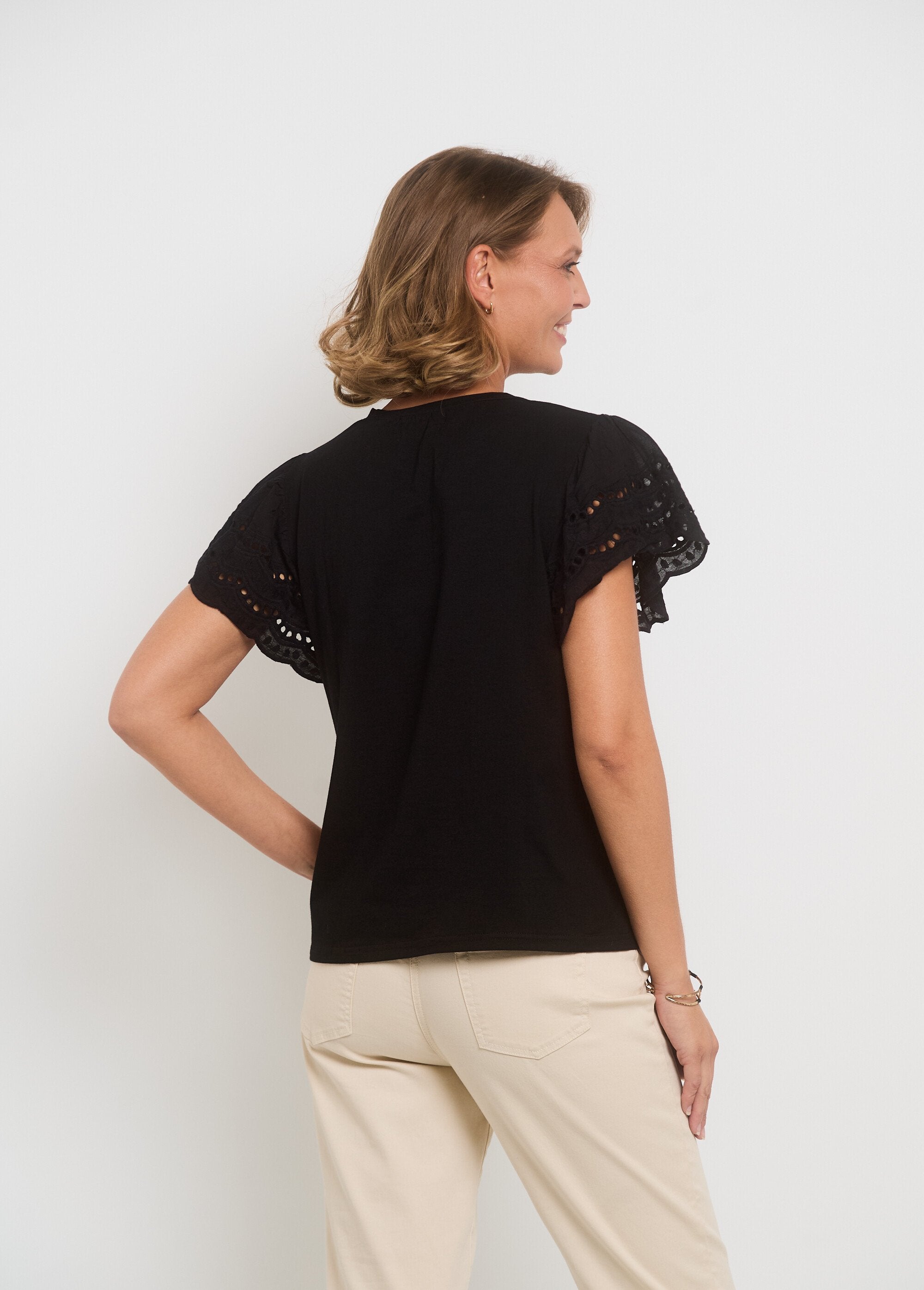 Camiseta_con_mangas_bordadas_Negro_DO1_slim