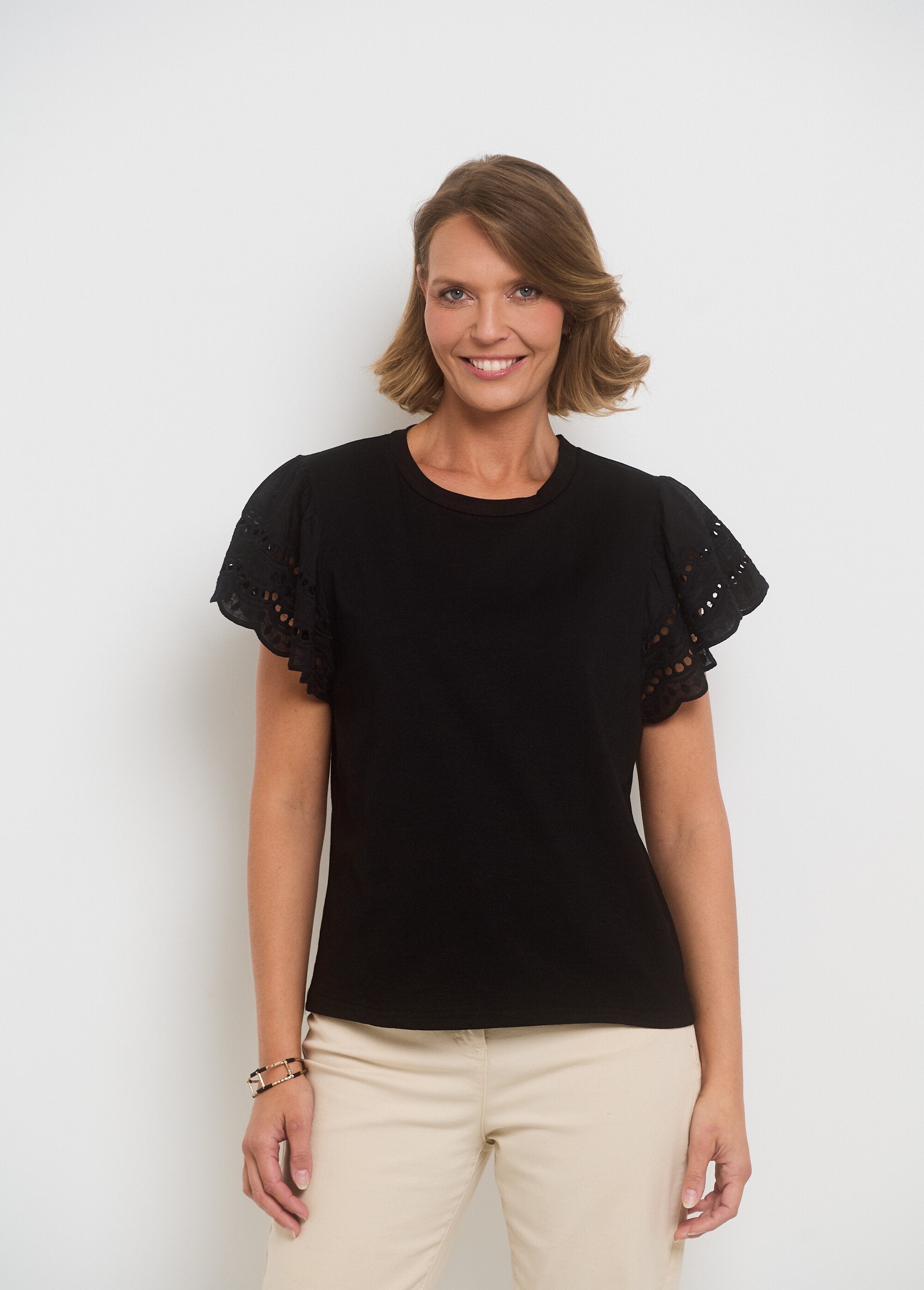Camiseta_con_mangas_bordadas_Negro_FA1_slim