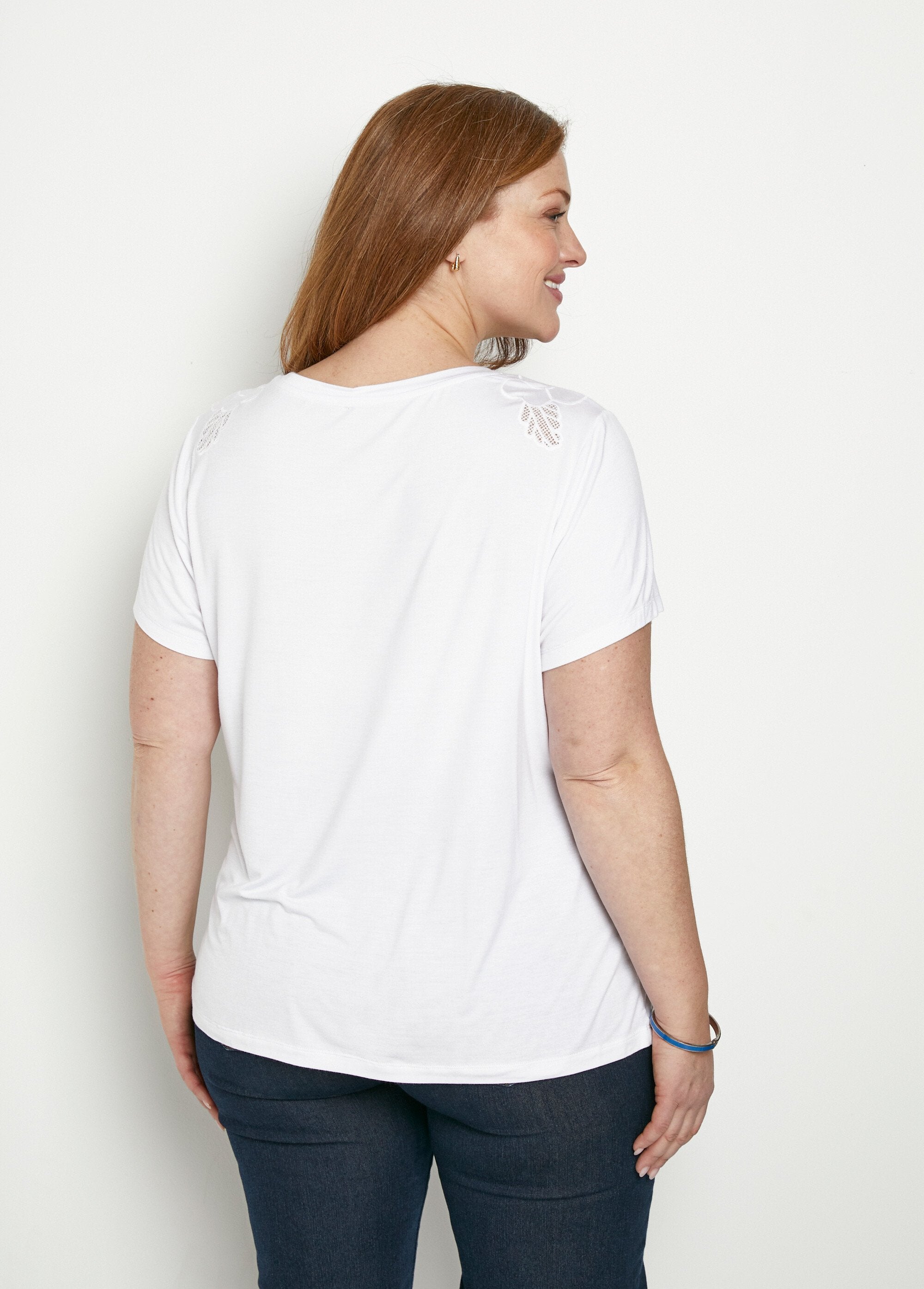 Camiseta_de_algodón_calado_y_bordado_con_cuello_redondo_Blanco,_Blanca_DO1_curvy