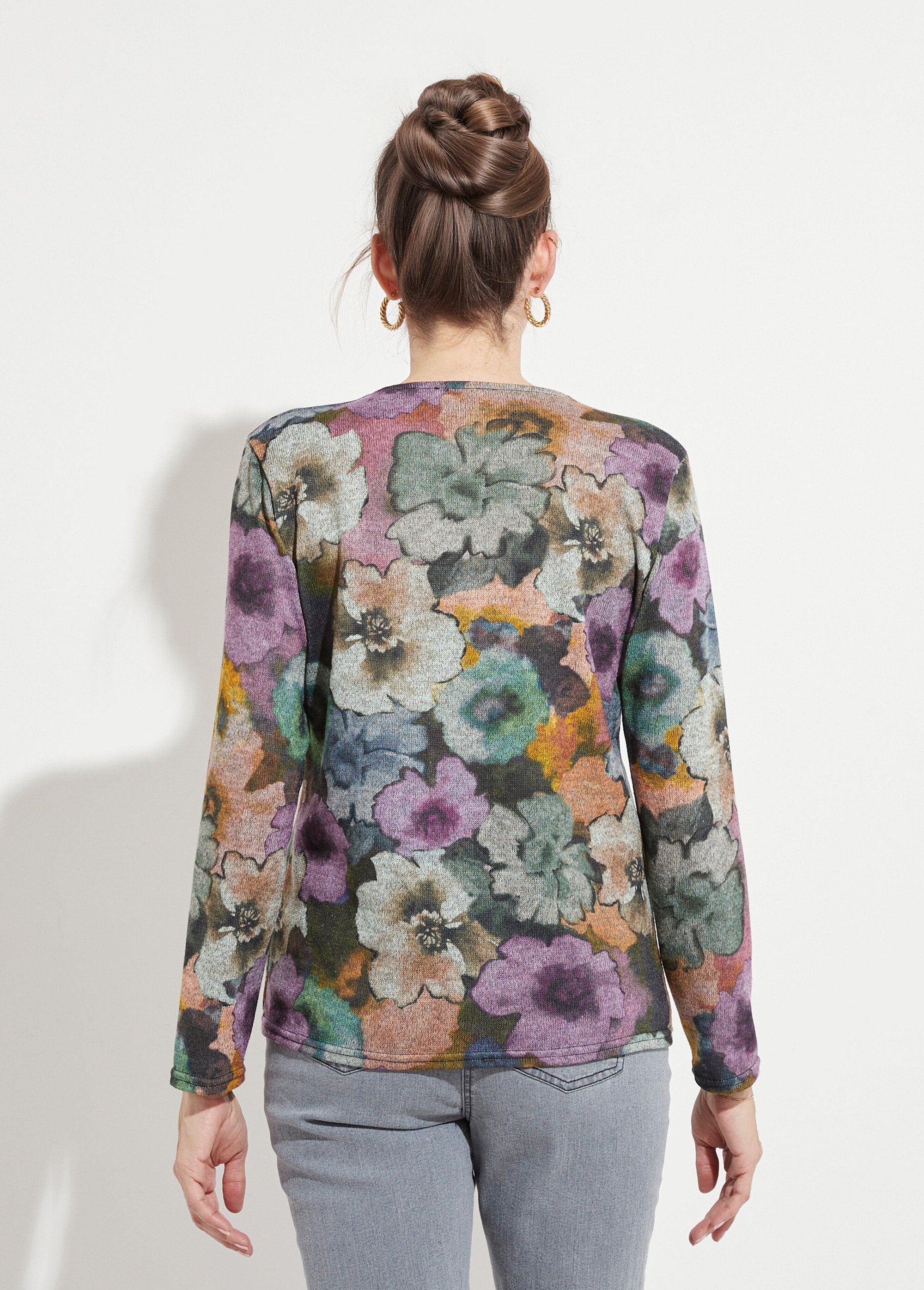 Camiseta_cálida_estampada_con_cuello_redondo_y_joyas._Gris_y_Parma_DO1_slim