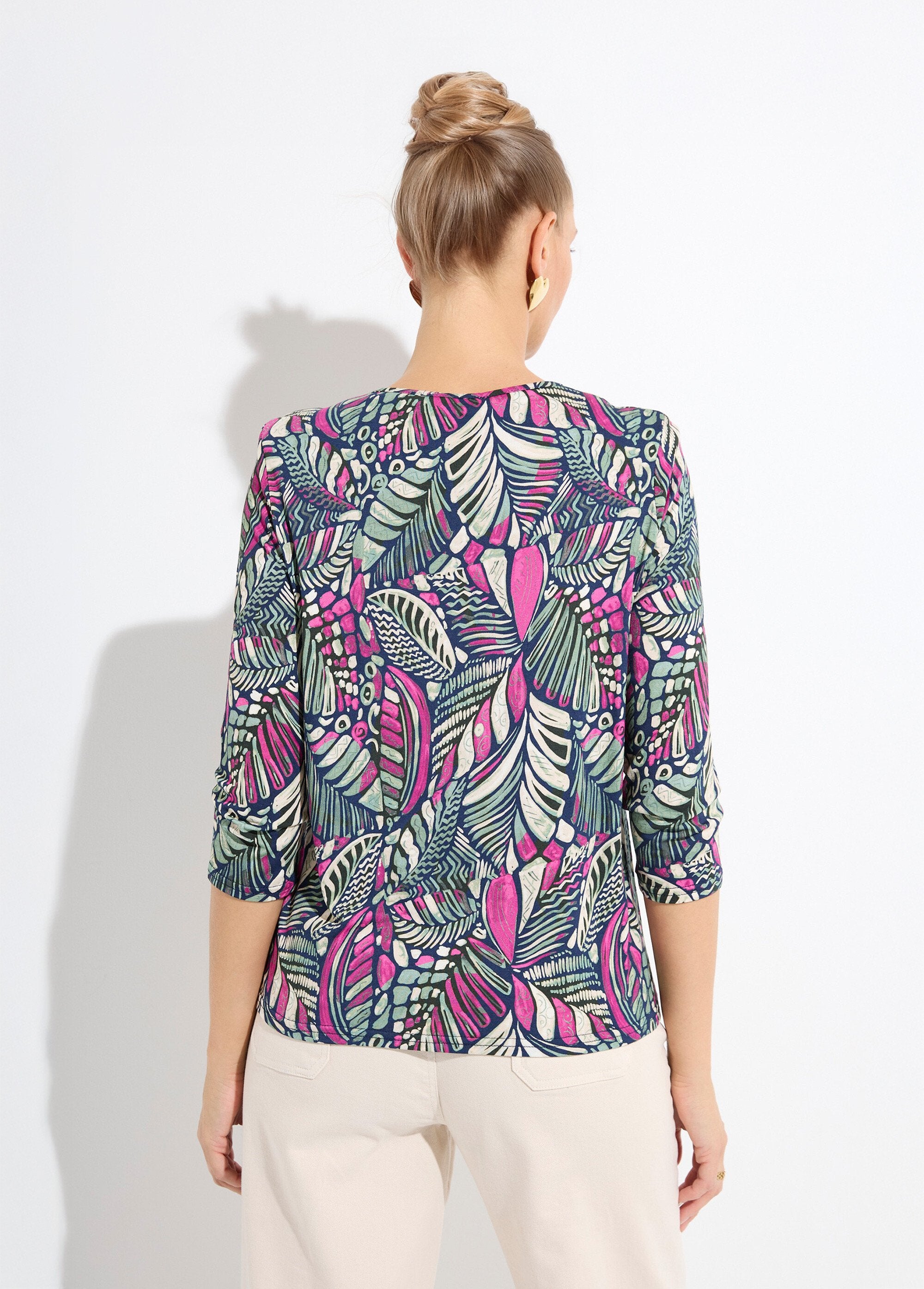 Camiseta_de_cuello_redondo_con_estampado_de_patchwork_rosa_y_verde_DO1_slim