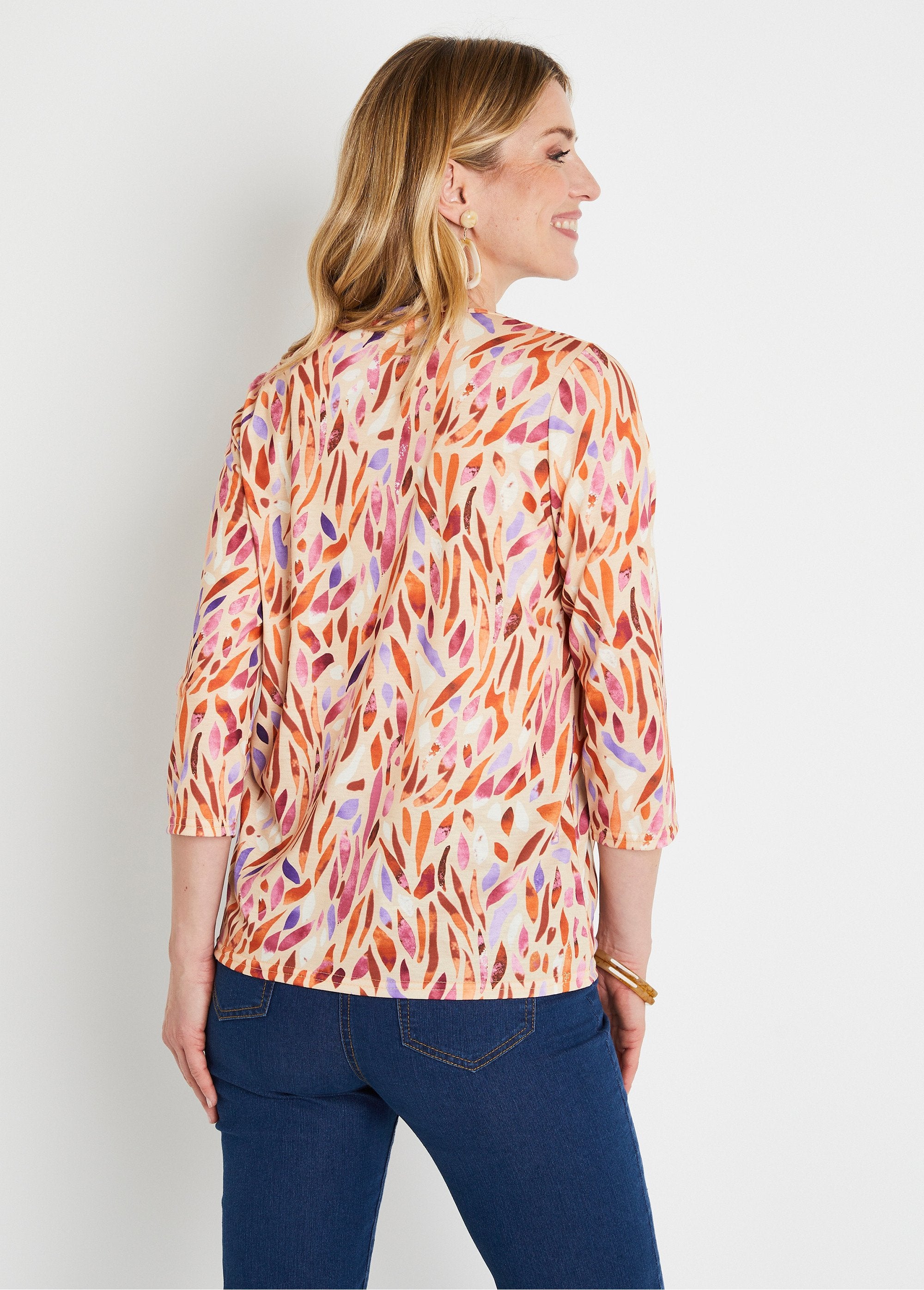 Camiseta_corta,_estampado_fantasía,_cuello_redondo_Beige_y_naranja_DO1_slim