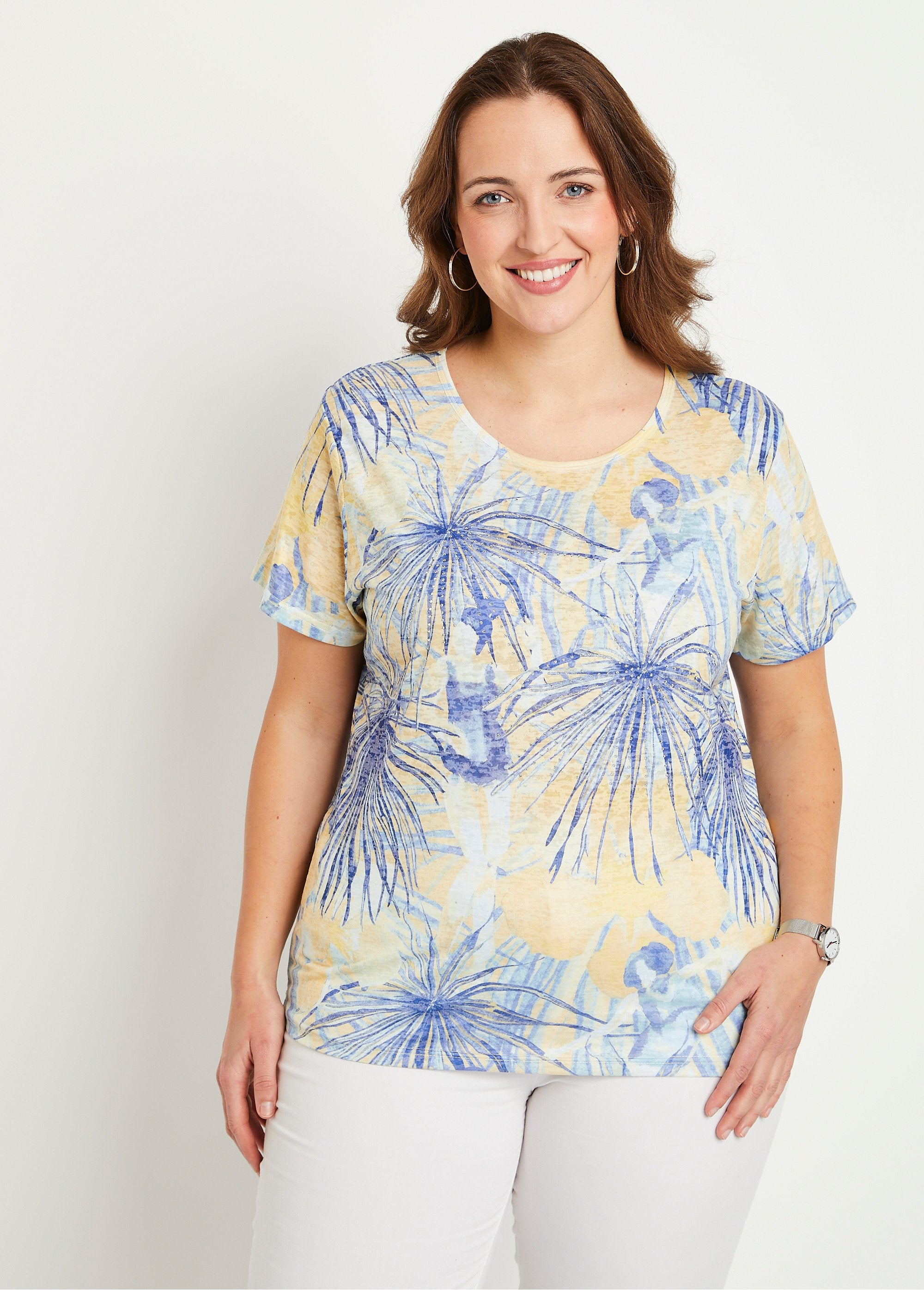 Camiseta_corta_con_estampado_y_pedrería_cuello_redondo_Amarillo_y_azul_FA1_curvy