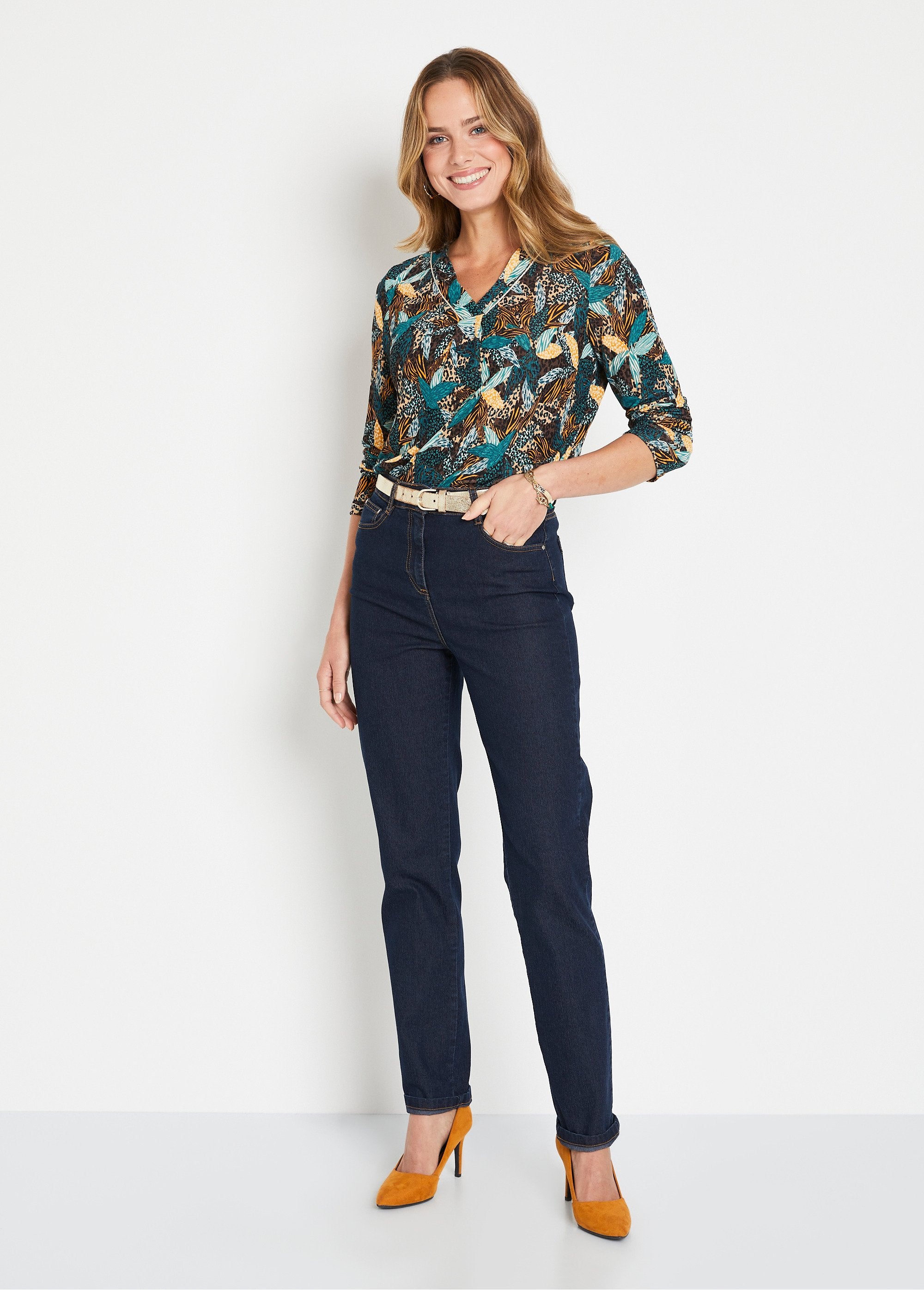 Camiseta_acampanada_de_manga_larga_y_cuello_en_V_pato_y_miel_SF1_slim