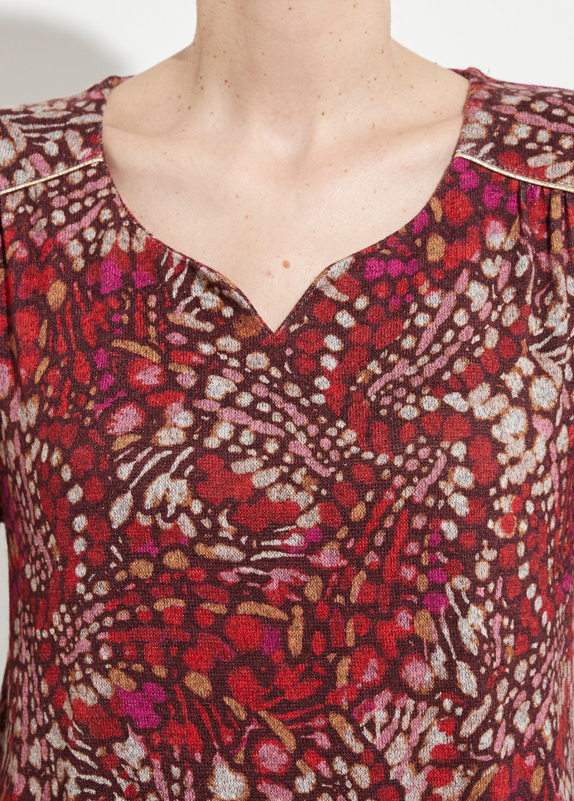 Camiseta_larga_acampanada_con_mangas_3/4_y_estampado_tachas_Burdeos_y_rosa_DE1_slim