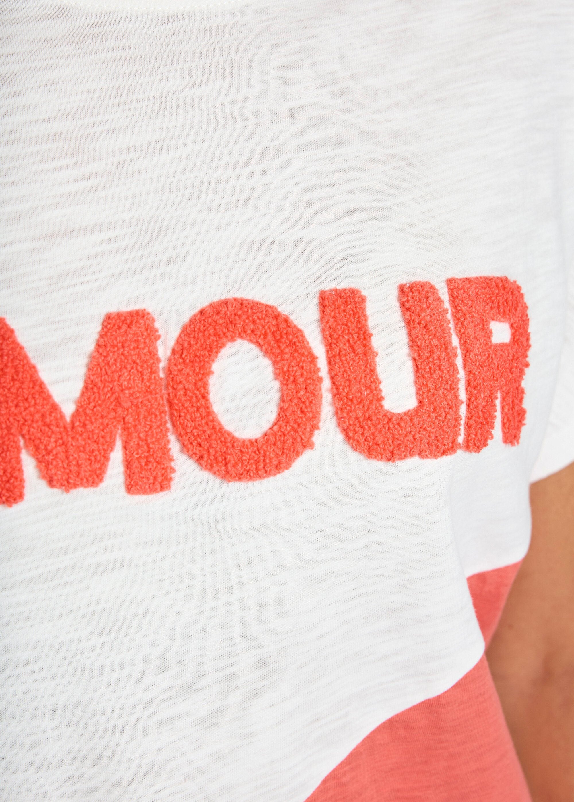Camiseta_bicolor_de_punto_flameado_con_mensaje_corales_y_blancos_DE3_slim