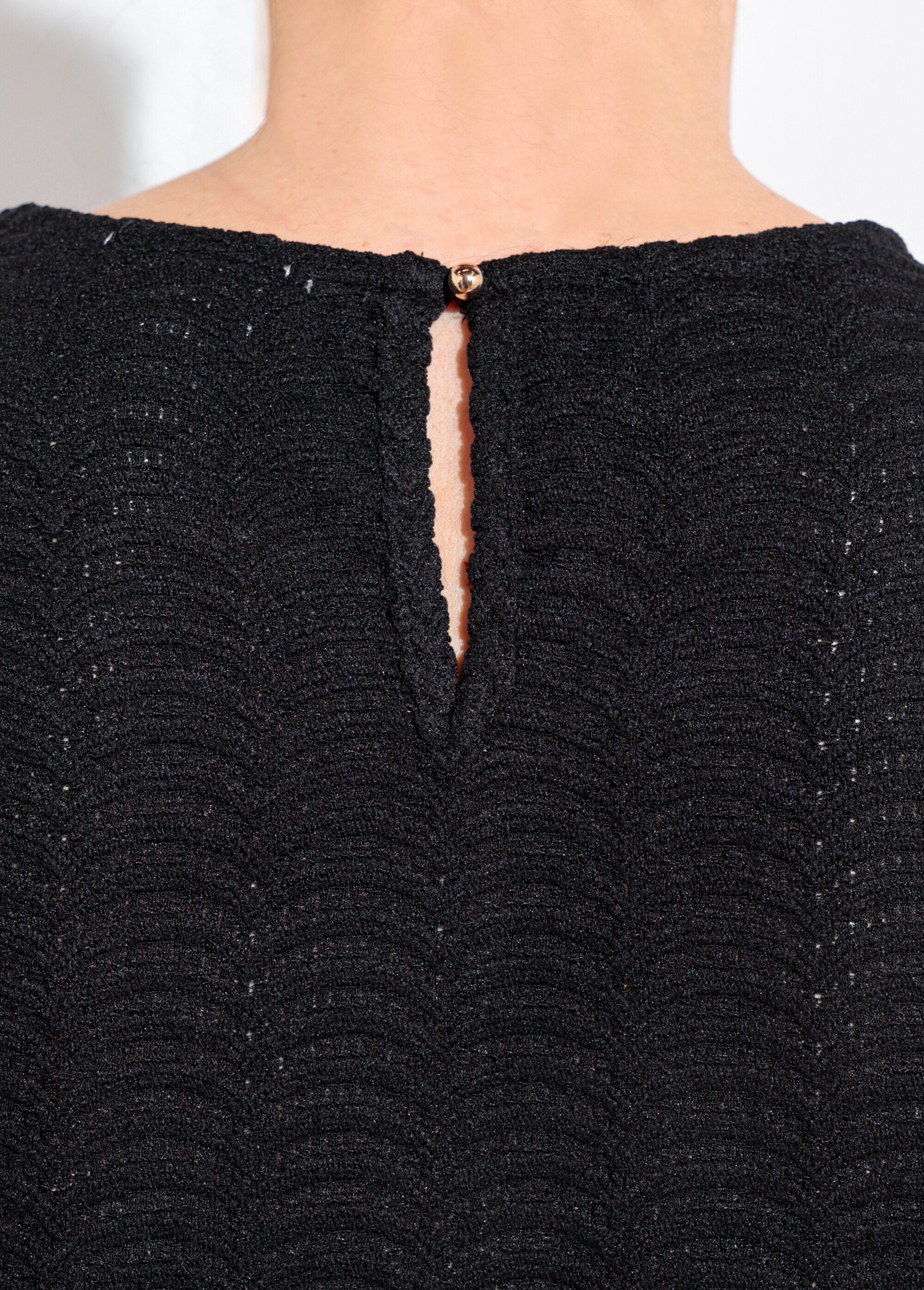 Camiseta_de_malla_con_estampado_de_escamas_en_relieve_Negro_DE3_slim