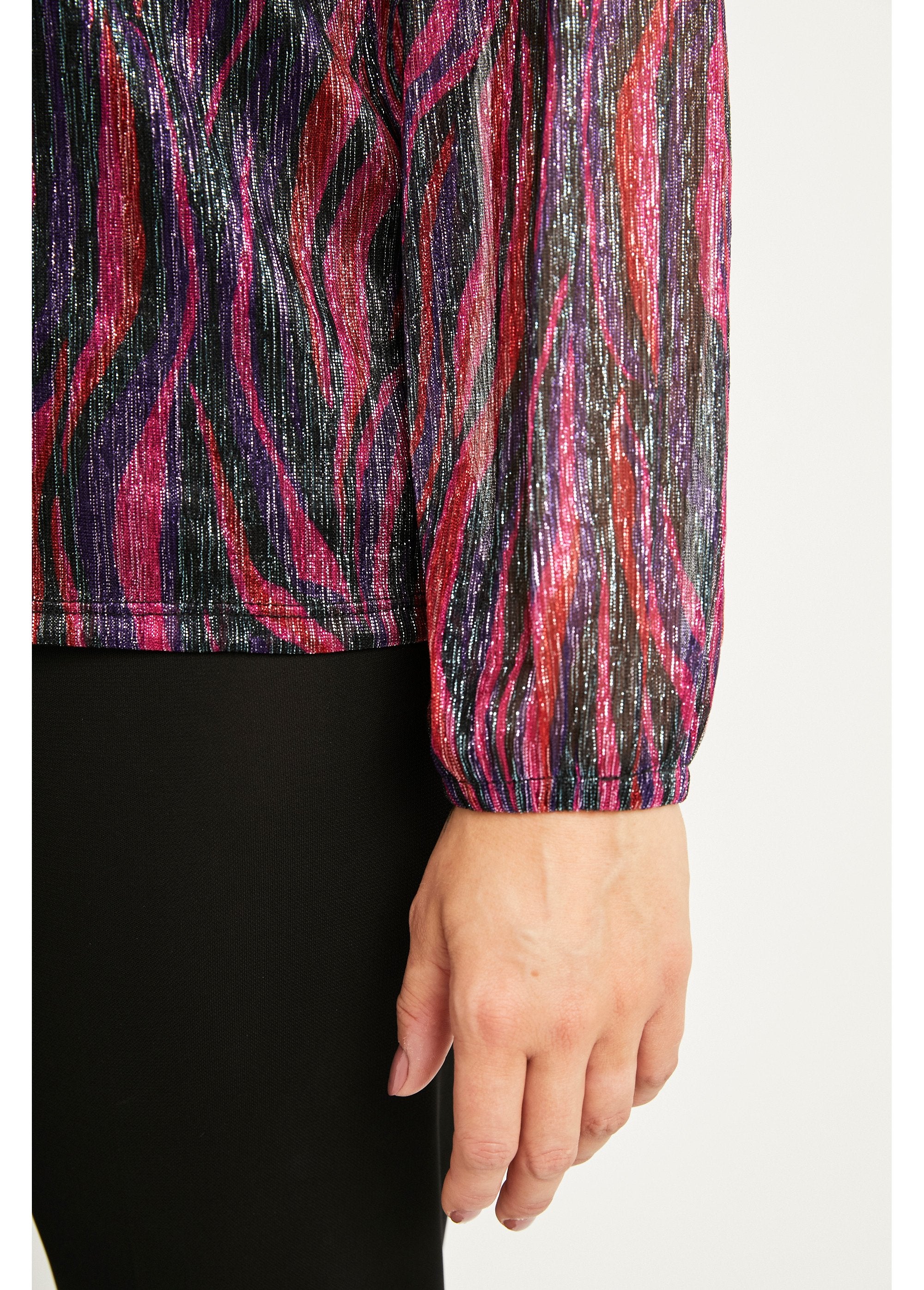 Camiseta_de_malla_plisada_con_estampado_gráfico_Negro_y_rosa_DE3_slim