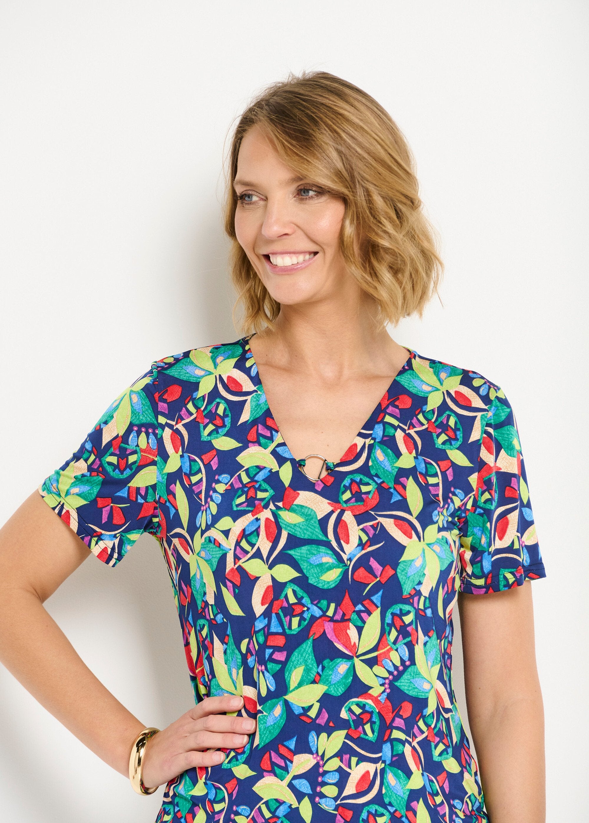 Camiseta_de_manga_corta_lisa_o_estampada_azul_marino_y_verde_DE2_slim