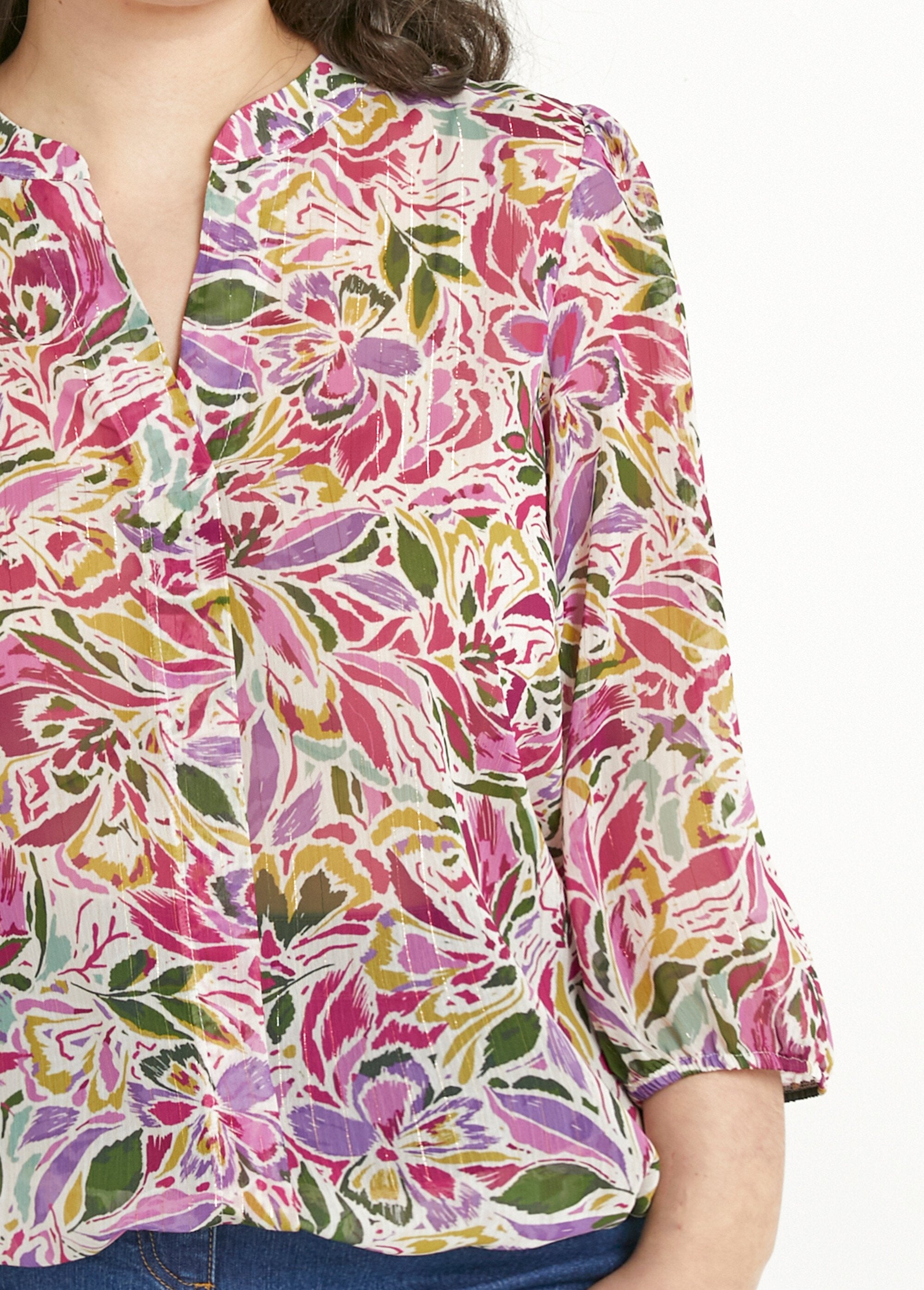 Túnica_larga_con_escote_en_pico_y_voile_floral_brillante._Multicolor_DE1_curvy