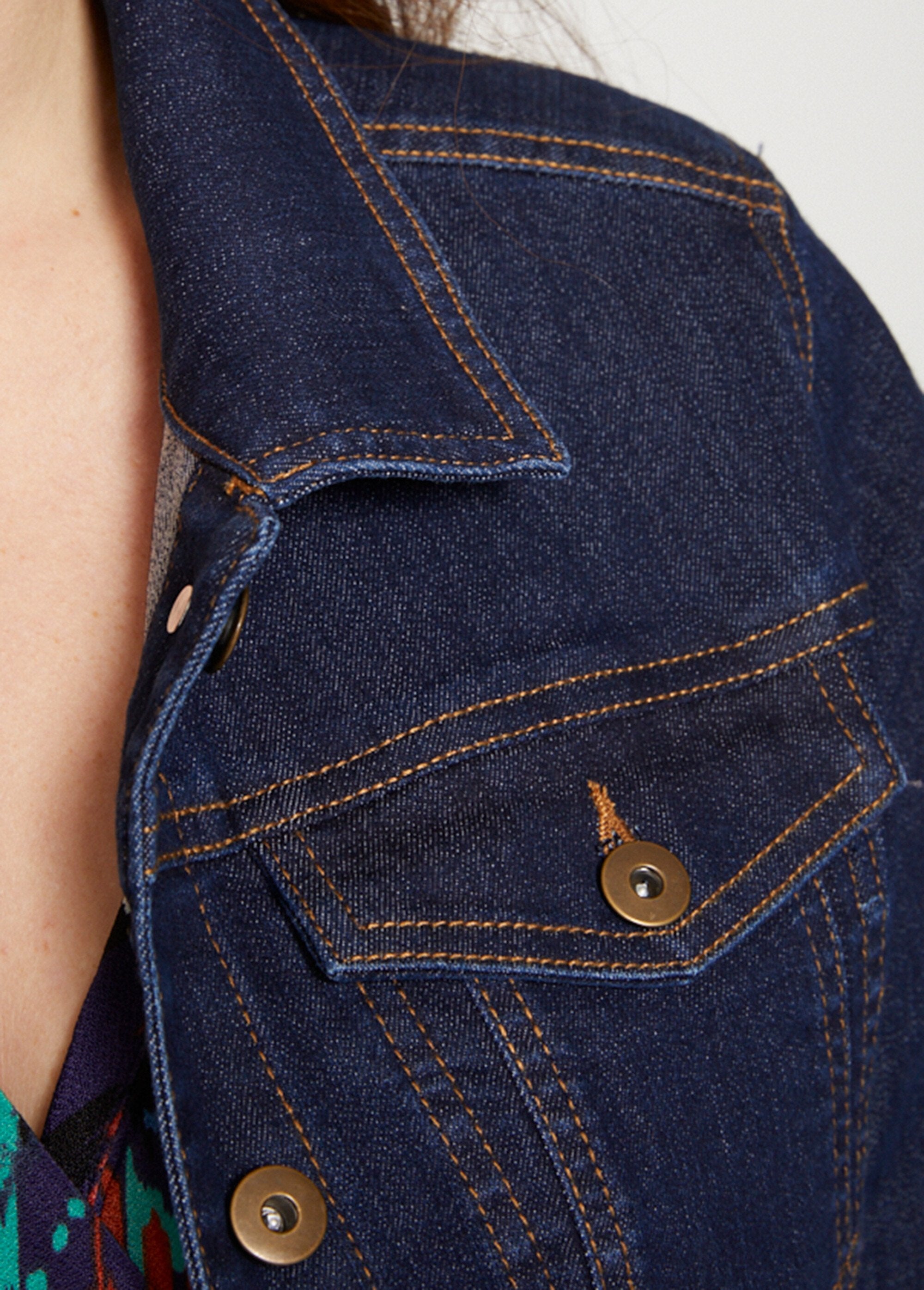 Chaqueta_vaquera_recta_con_botones_Índigo_DE1_slim