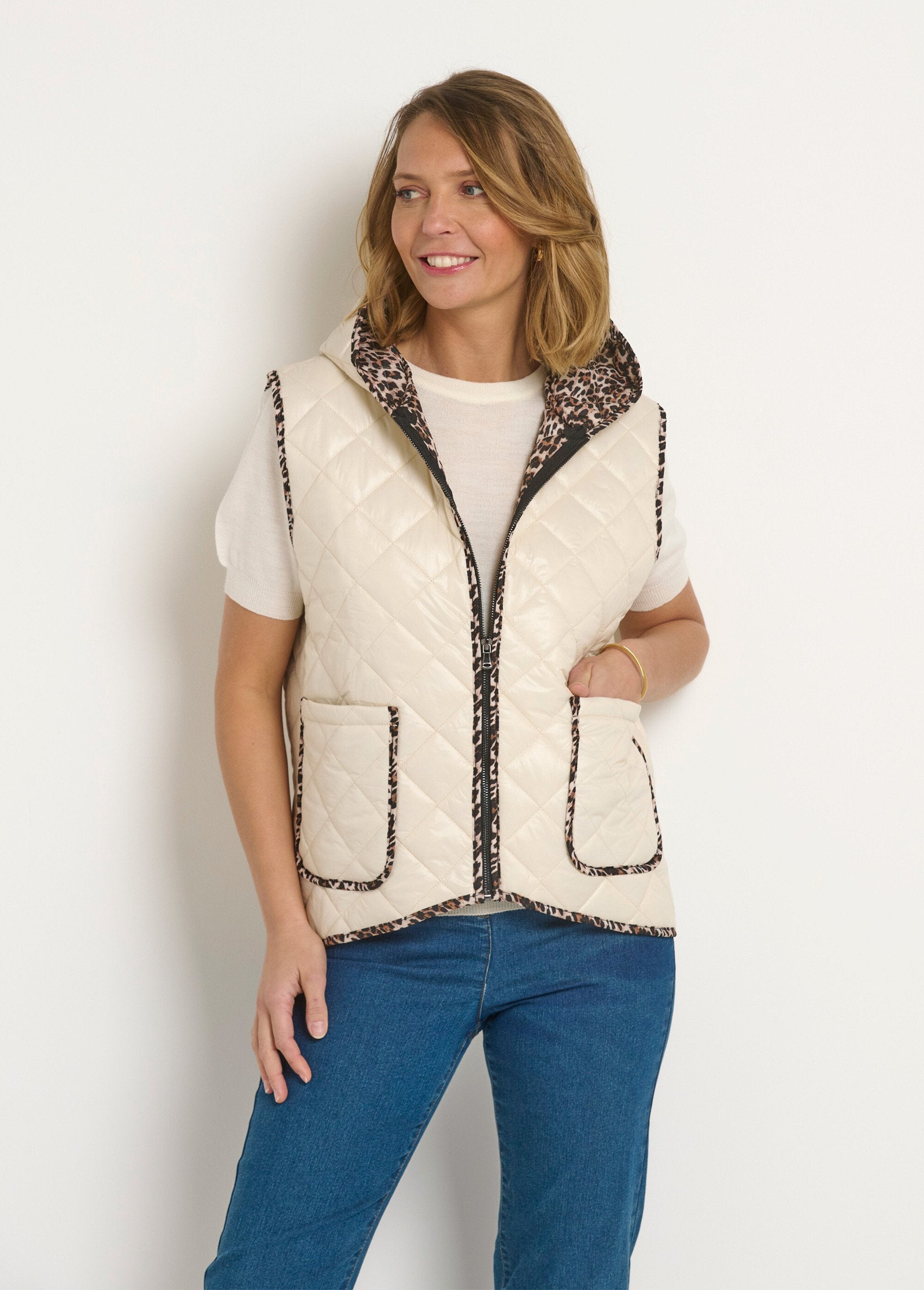 Chaqueta_acolchada_sin_mangas_con_capucha_Blanco,_Blanca_FA1_slim