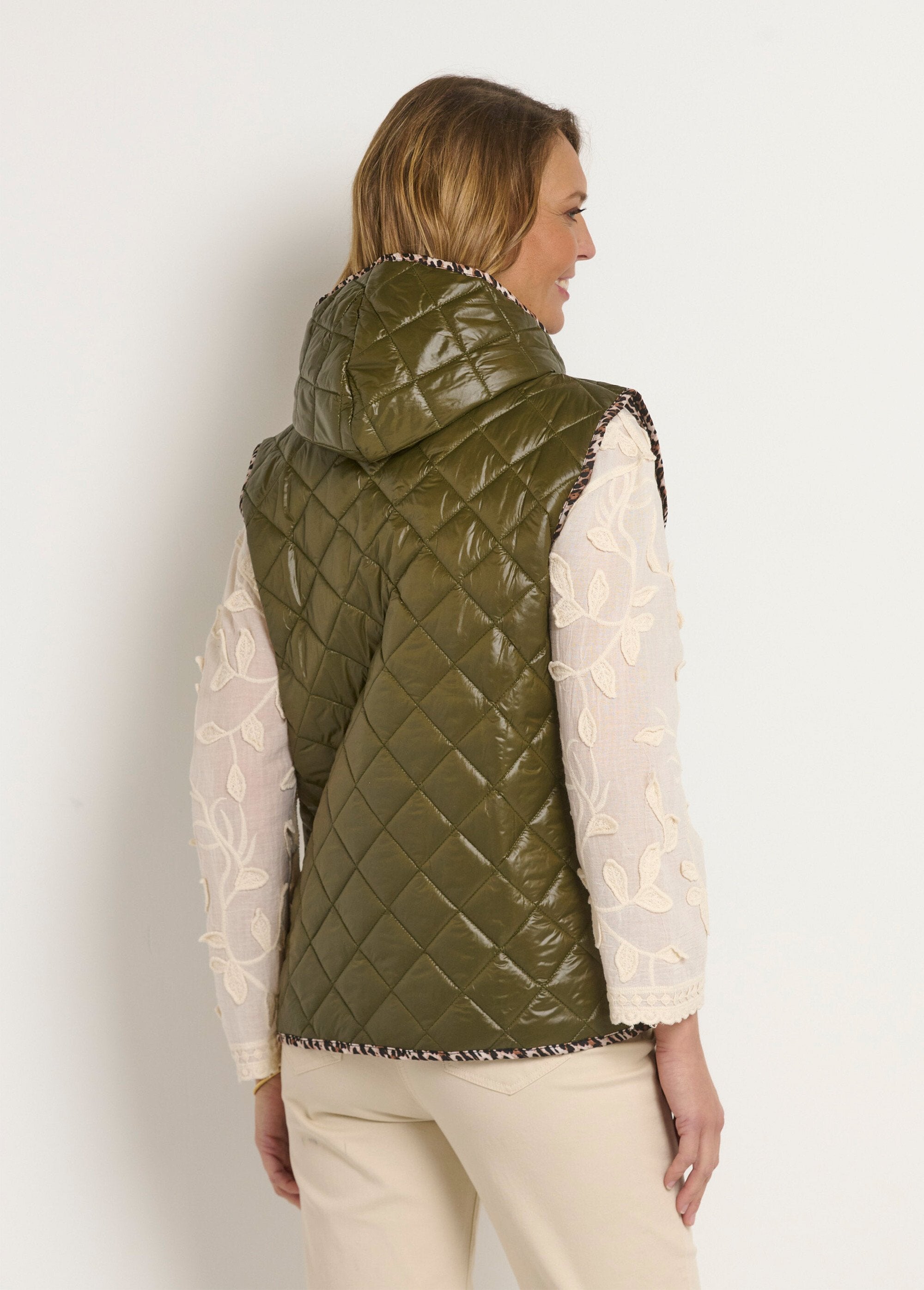 Chaqueta_acolchada_sin_mangas_con_capucha_Caqui_DO1_slim