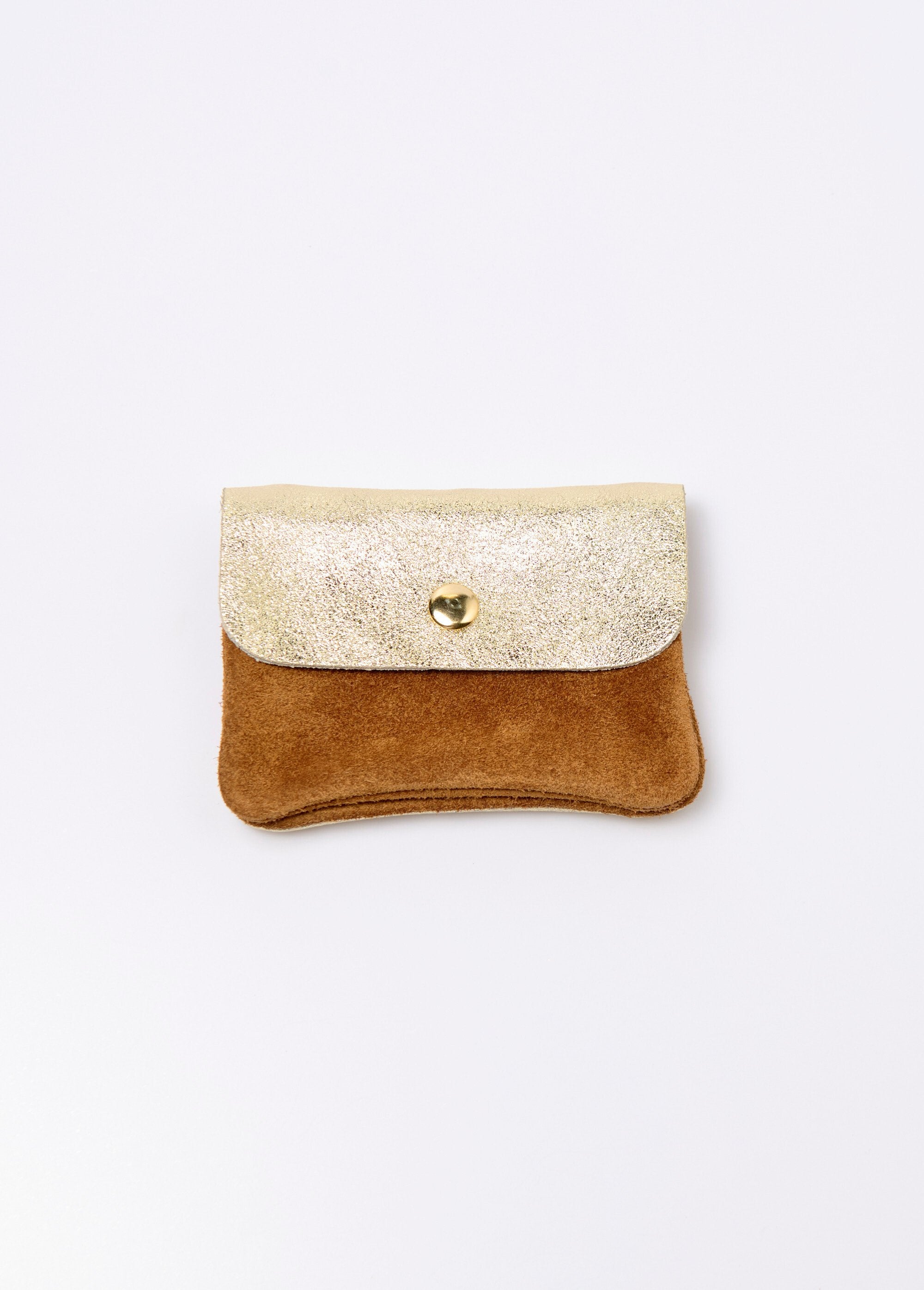 Cartera_pequeña_de_ante_y_piel_metalizada_camello_y_oro_FA1_slim