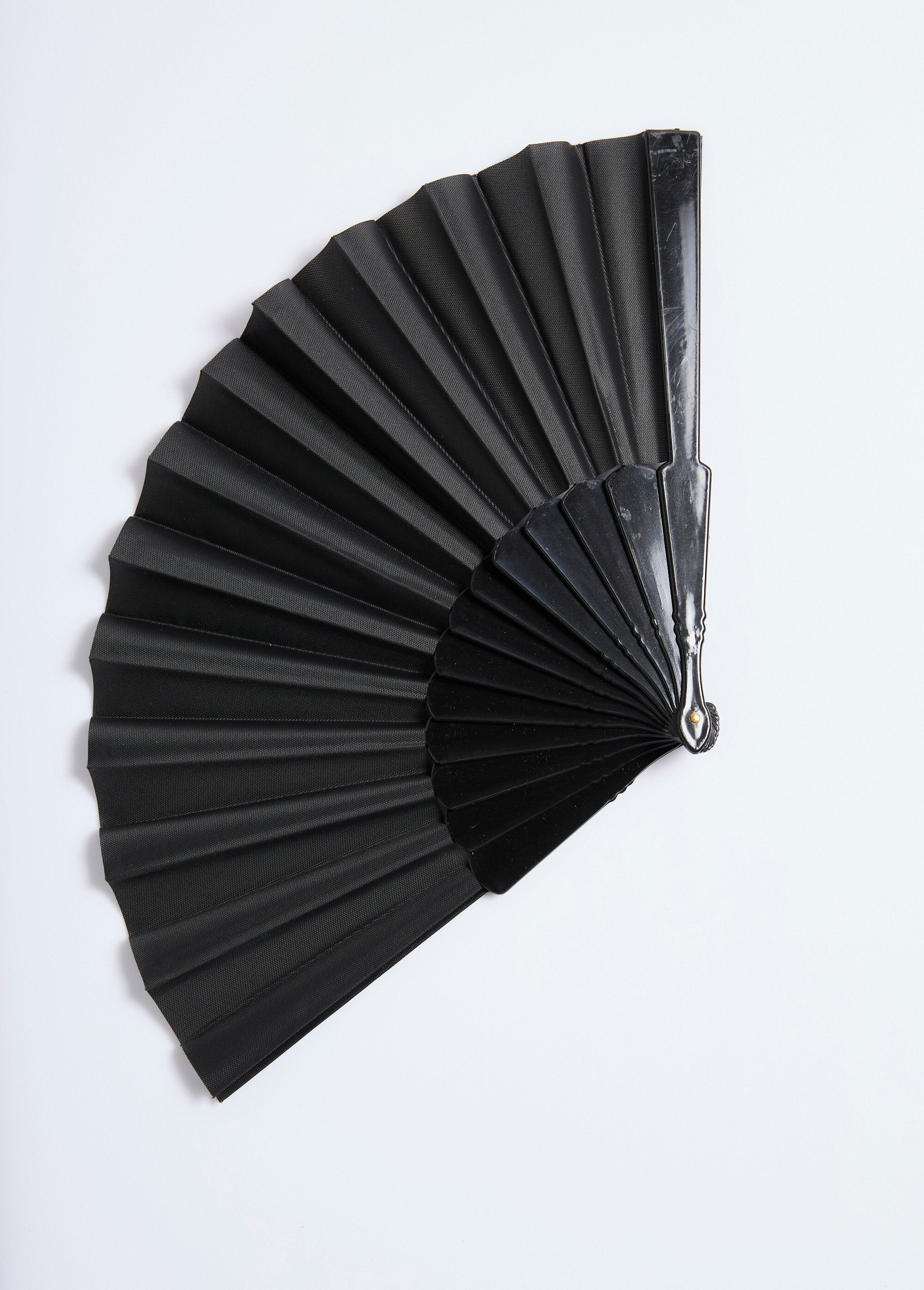 Abanico_y_bolsa_de_organza_Negro_FA1_slim