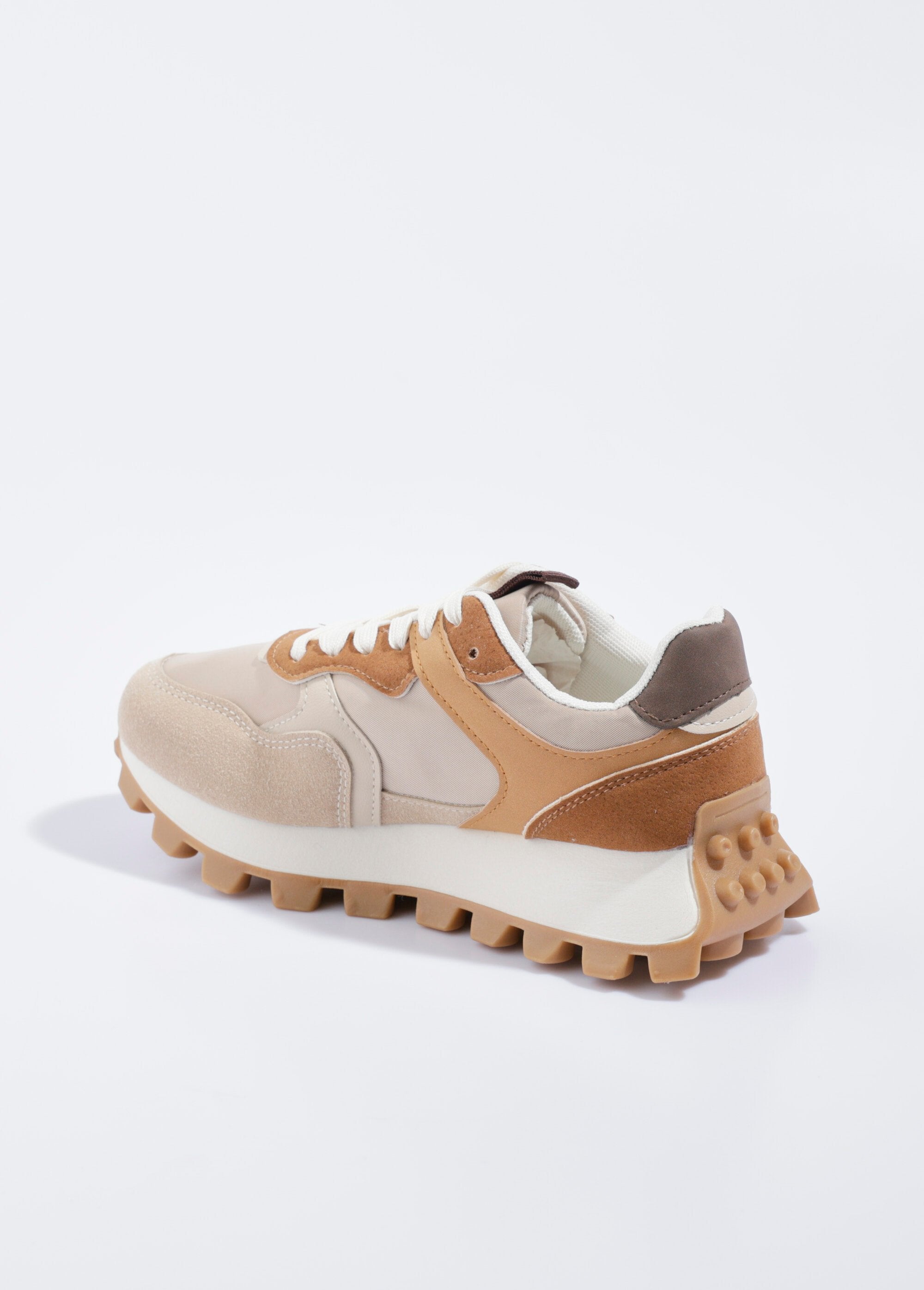 Zapatillas_multimaterial_con_suela_dentada_Beige_DO1_slim