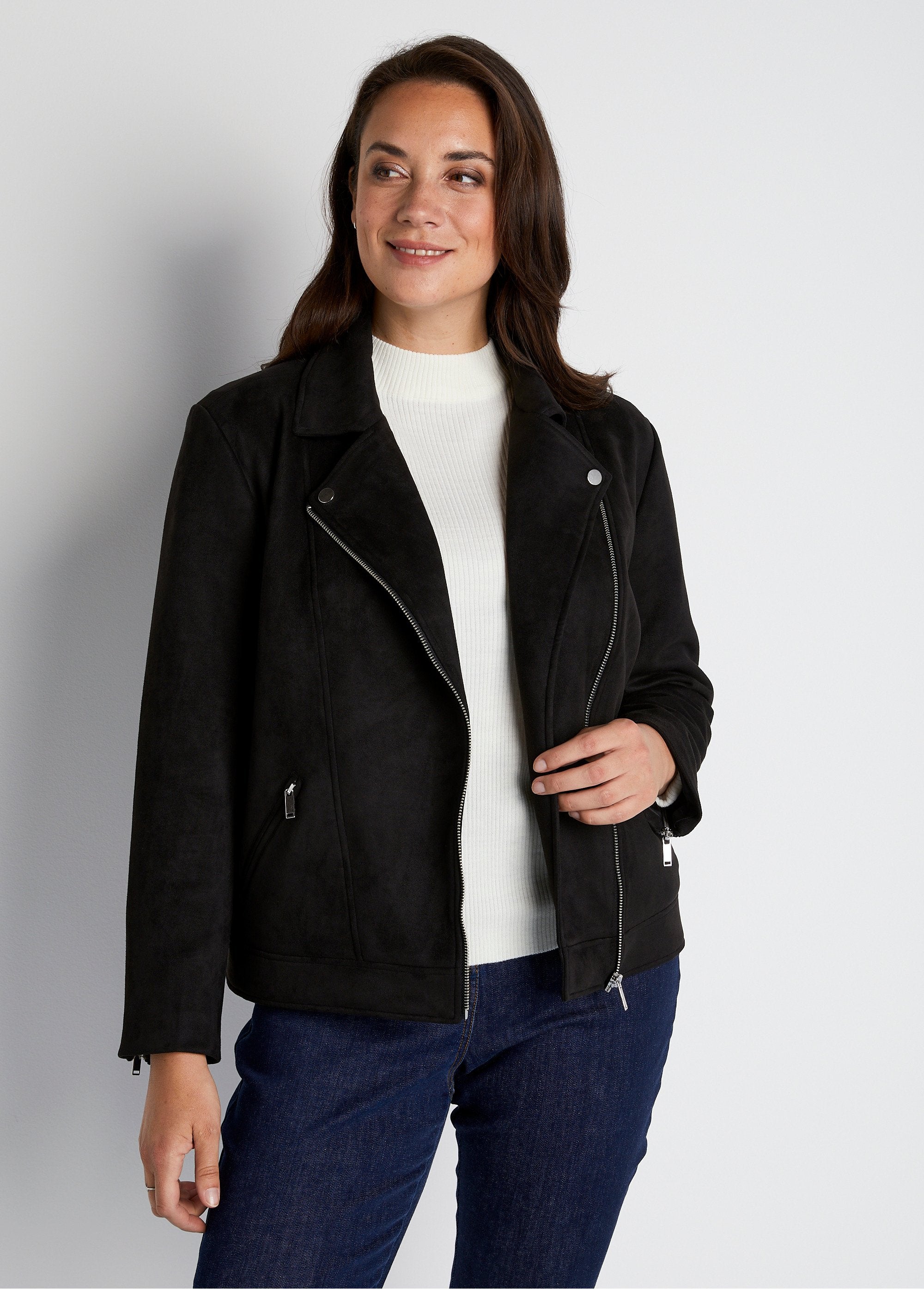 Chaqueta_corta_con_cremallera_en_tejido_de_ante_Negro_FA1_curvy