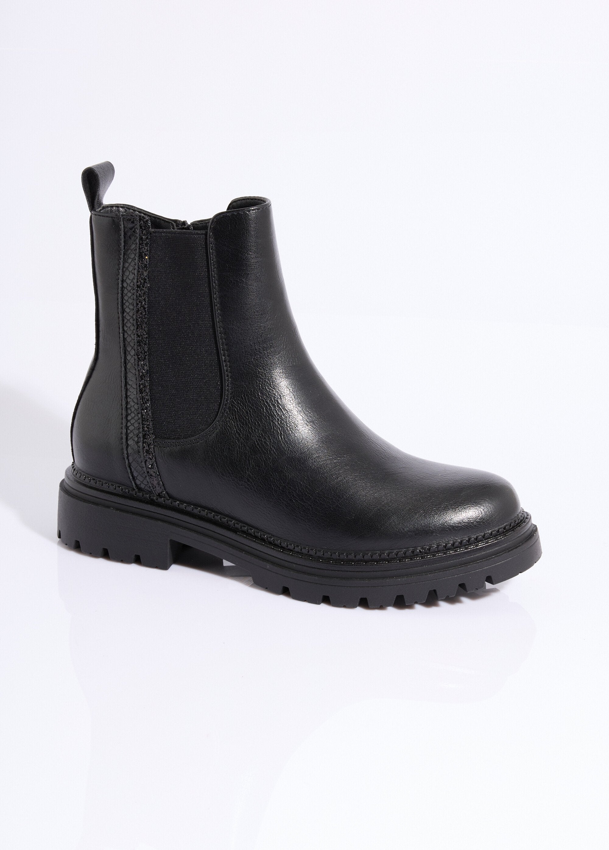Botas_Chelsea_con_muescas_y_detalles_de_material_Negro_FA1_slim