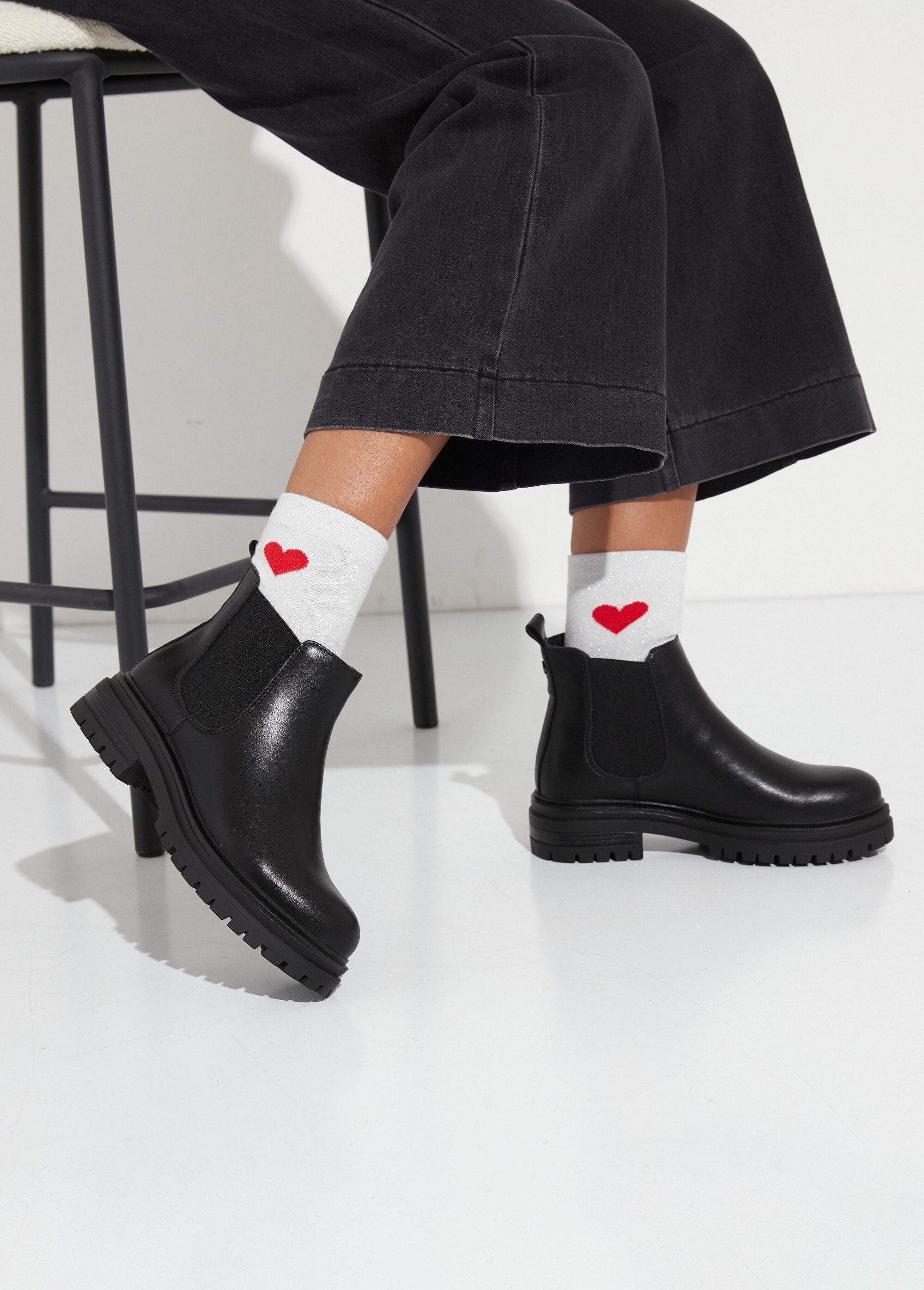 Botas_Chelsea_de_piel_con_suela_gruesa_Negro_SF1_slim
