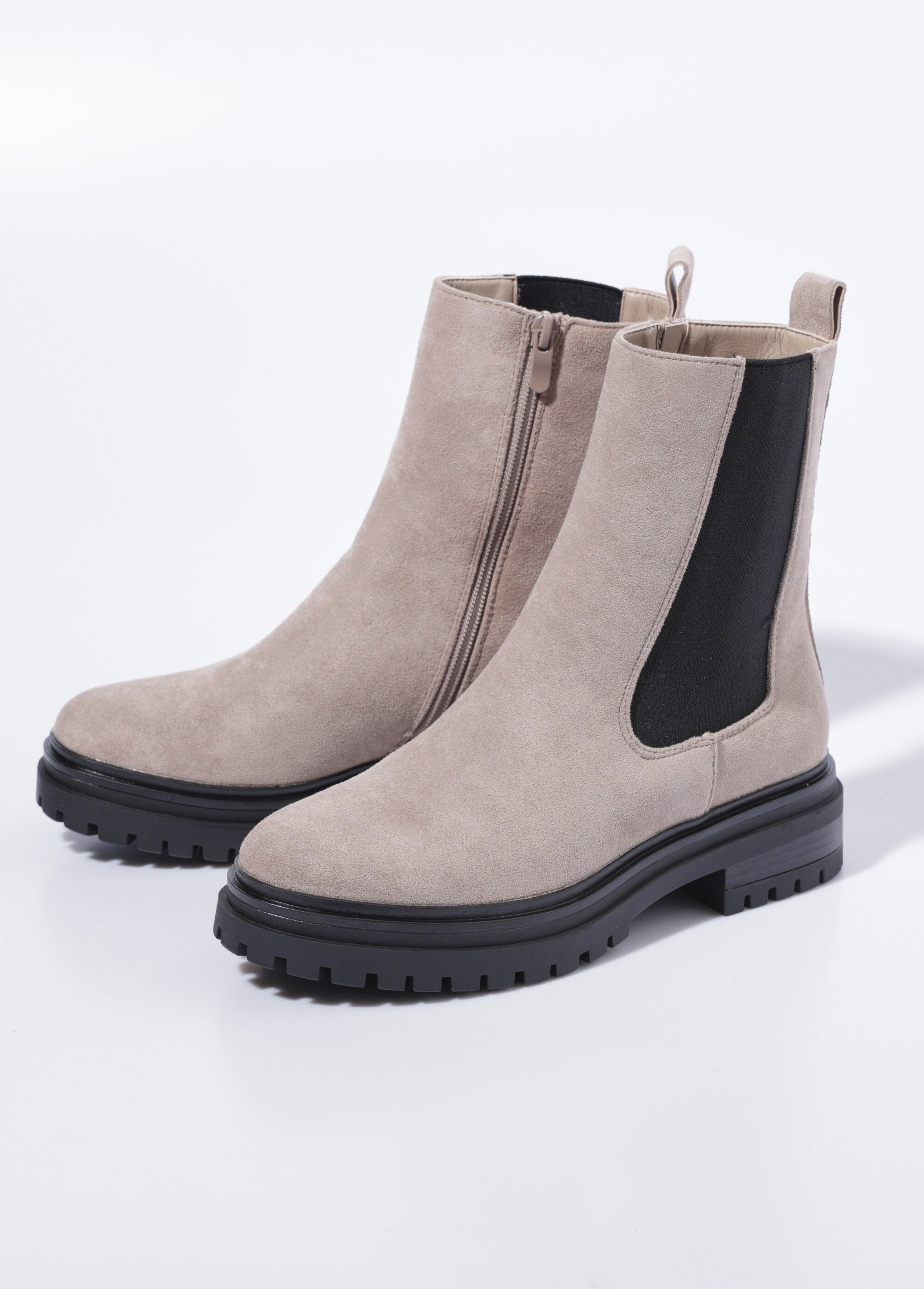 Botas_altas_Chelsea_con_suela_con_tacos_Beige_DE1_slim
