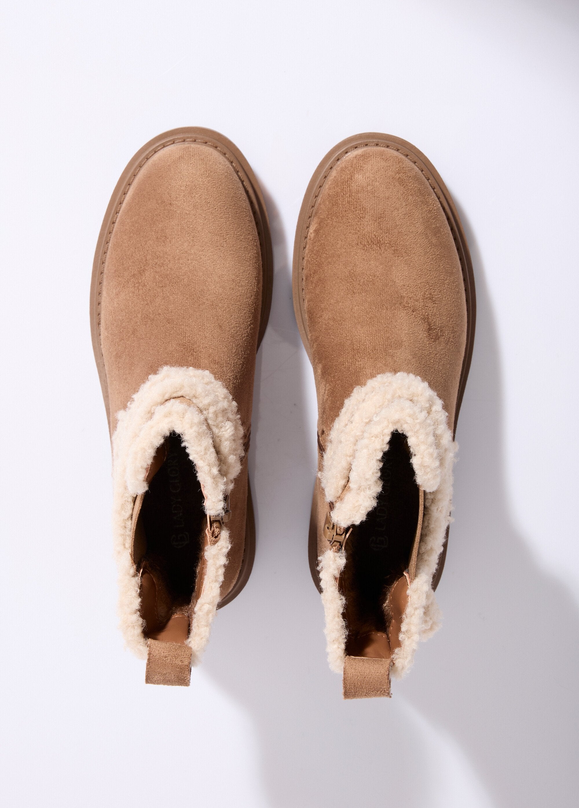 Botas_de_ante_con_detalles_efecto_lana_camello_OV1_slim