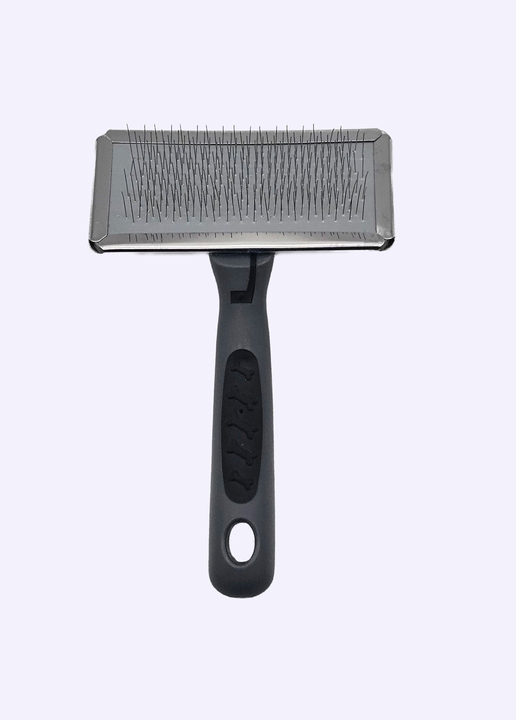 Cepillo_de_cardado_metálico_para_animales_Gris_FA1_slim