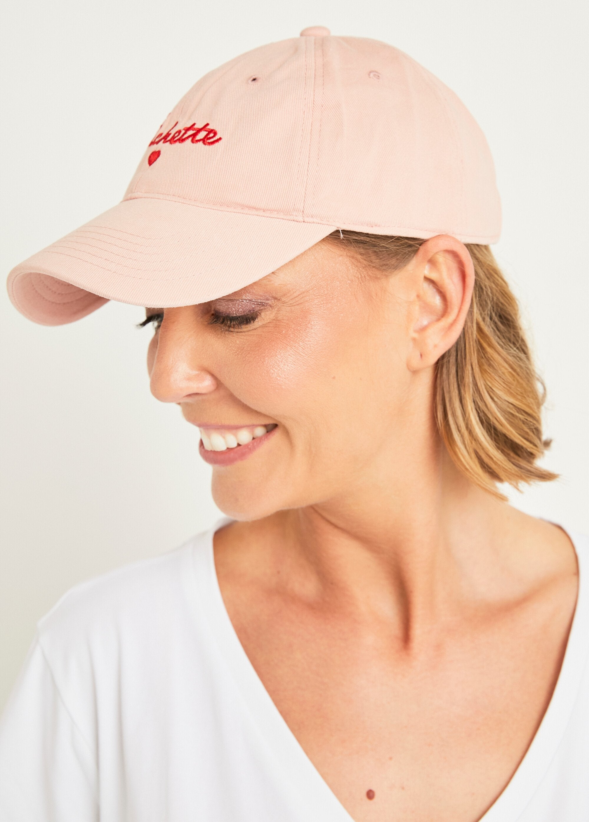 Gorra_con_mensaje_bordado_Rose_DR1_slim