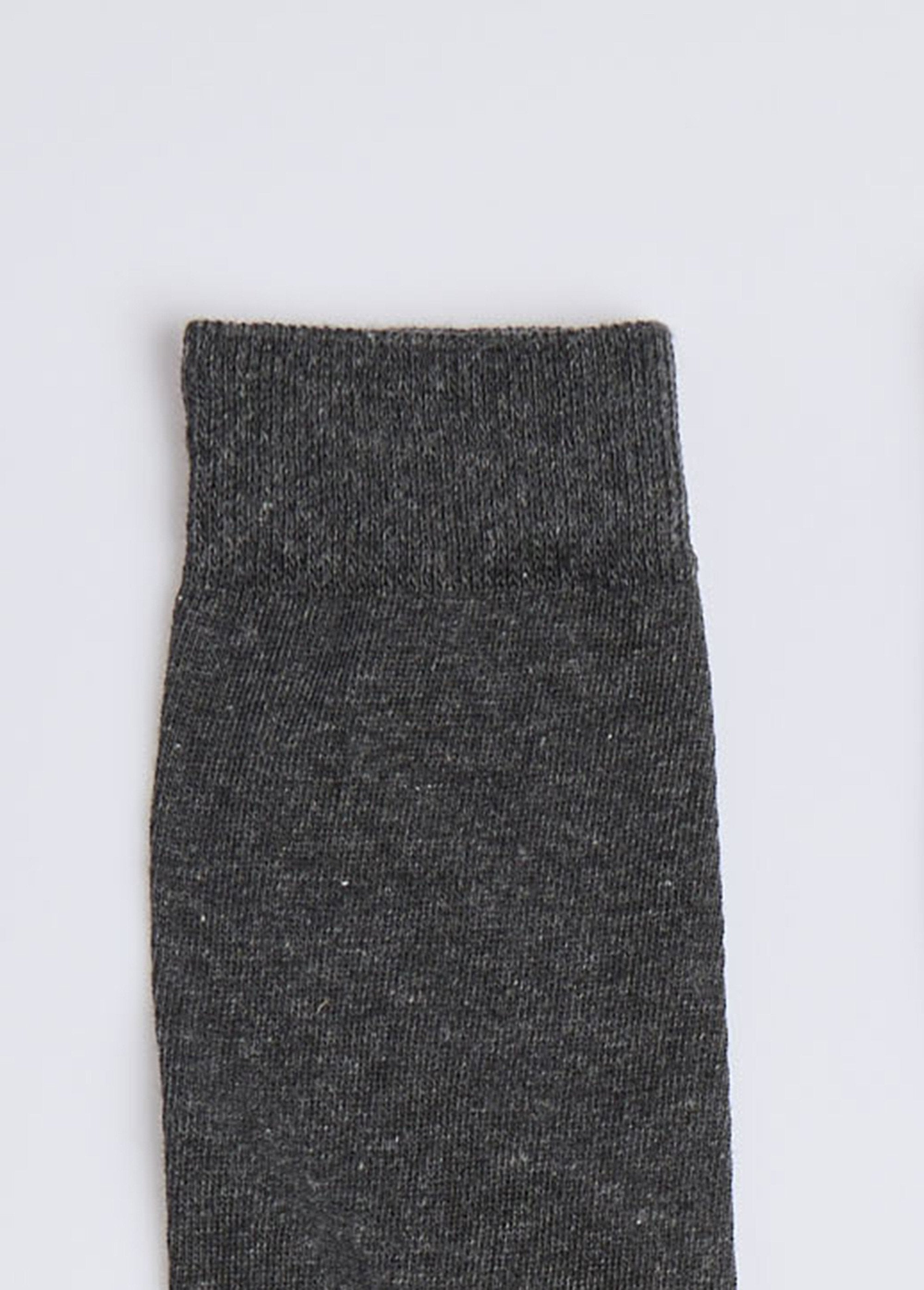 Calcetines_hechos_principalmente_de_algodón._Azul_marino_a_juego_DE2_slim