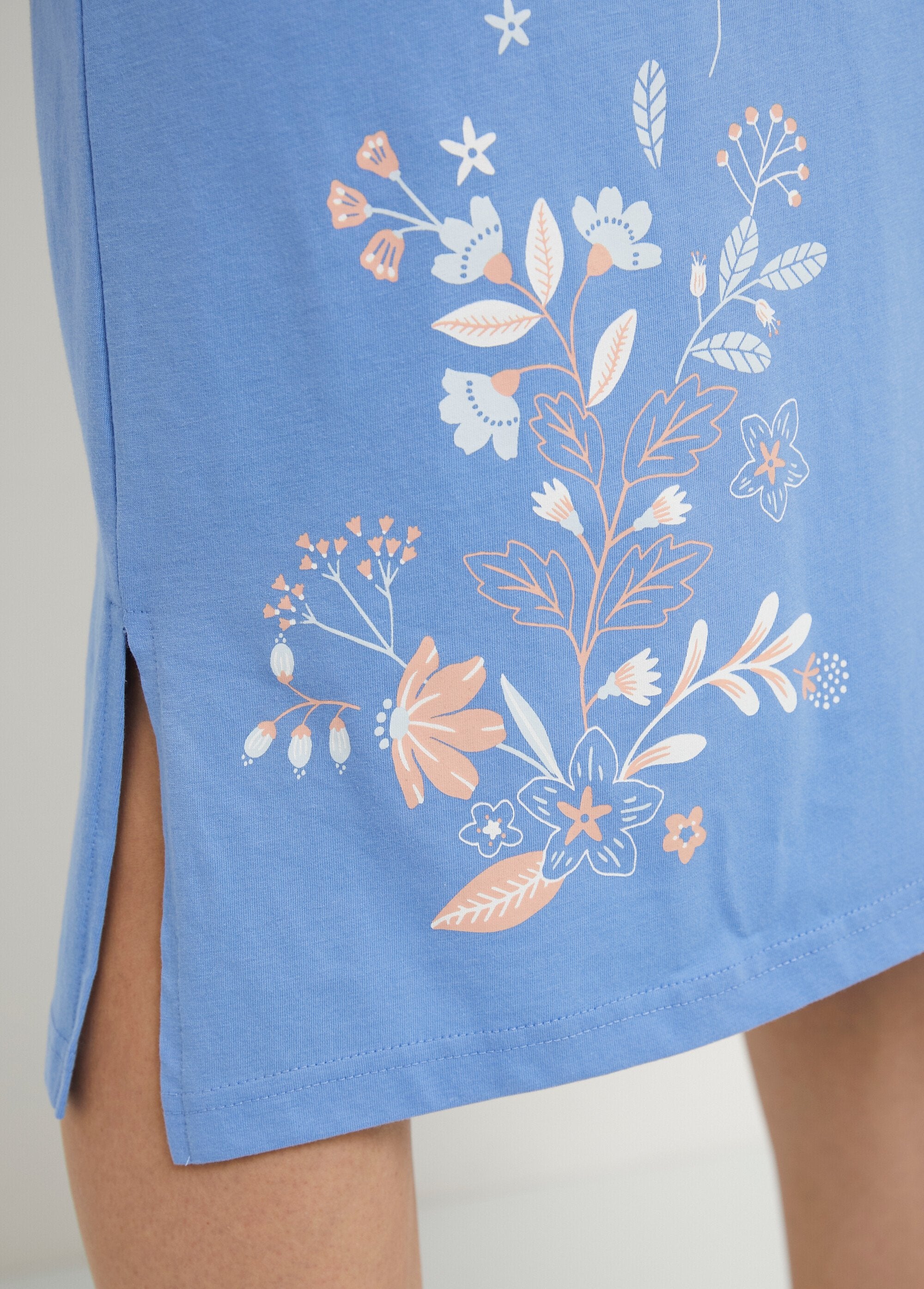 Camisón_largo_medio_de_algodón_liso_con_motivos_florales_Imprime_bleu_et_rose_DE2_slim