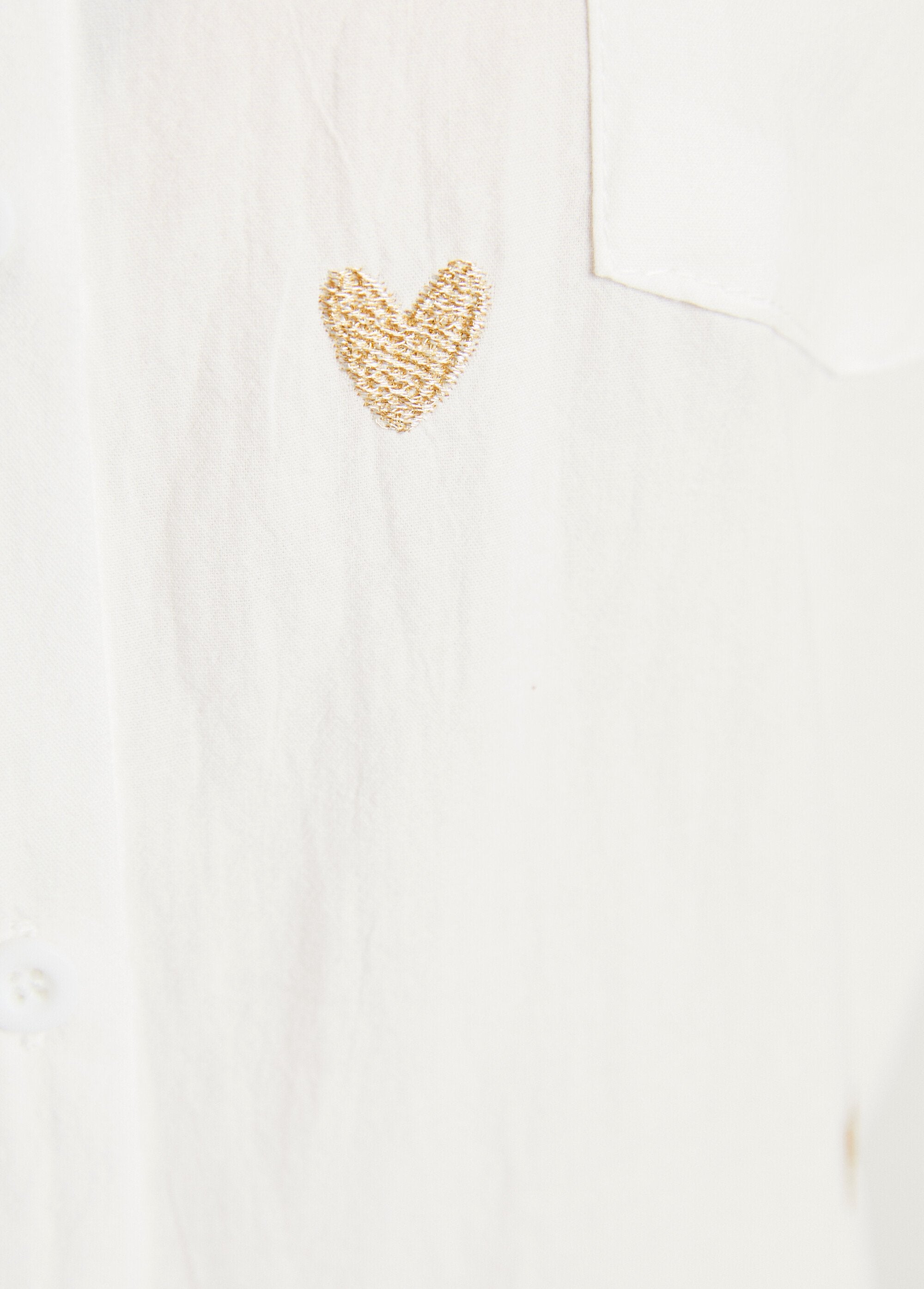 Blusa_con_bordado_corazones_dorados_Blanc_DE5_slim