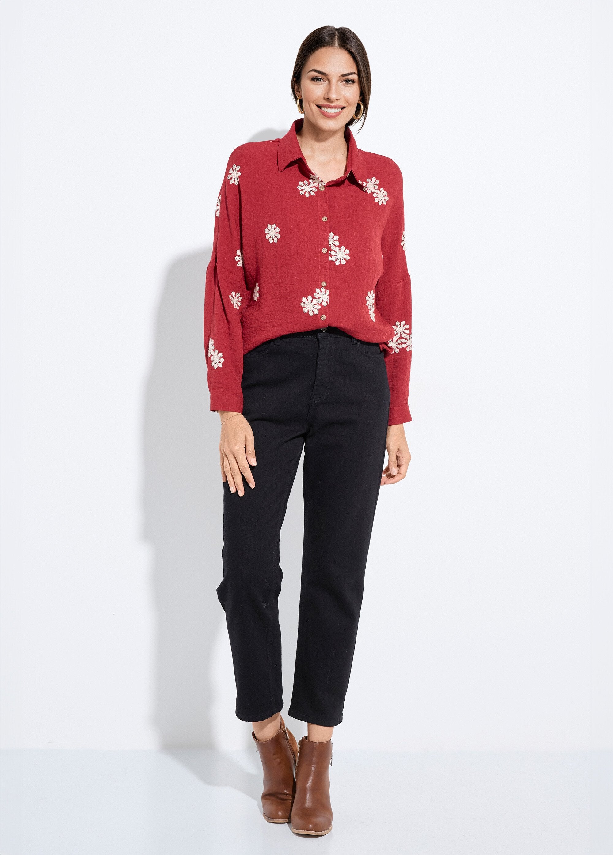 Blusa_con_bordado_de_flores_estilizadas_Burdeos_SF1_slim