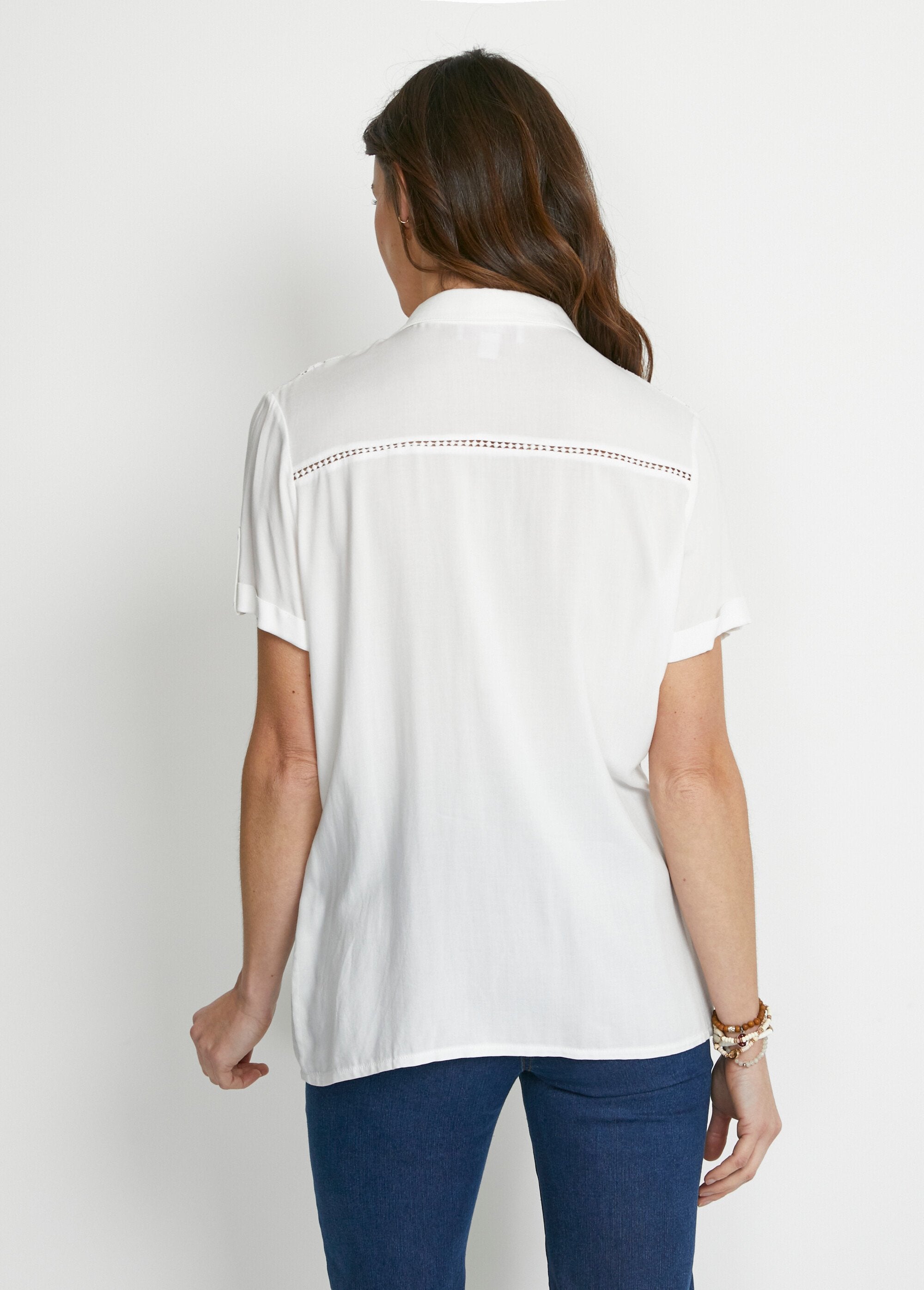 Blusa_abotonada_encaje_y_calado_Crudo_DO1_slim