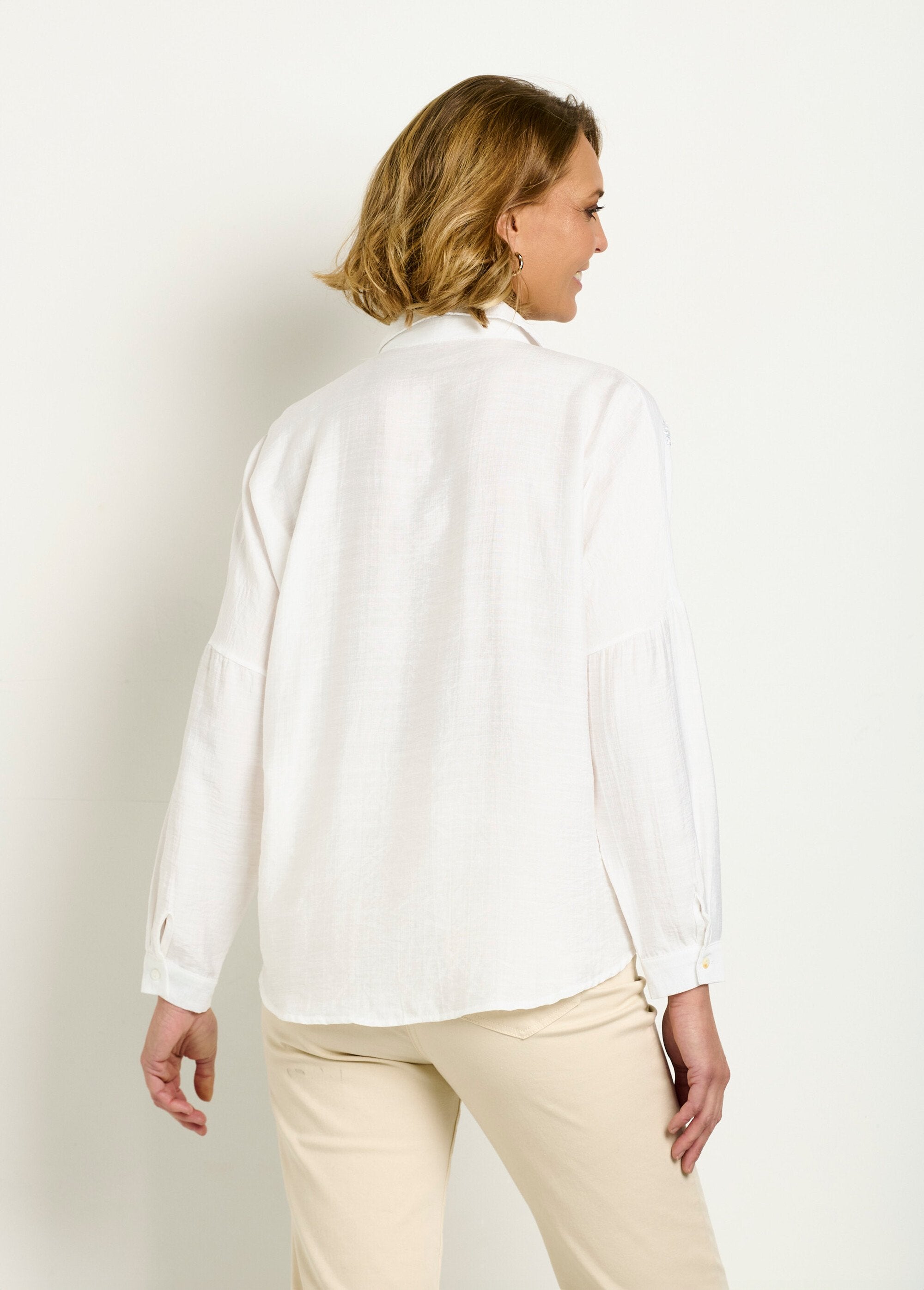 Blusa_bordada_con_perlas_y_lentejuelas_Blanc_DO1_slim