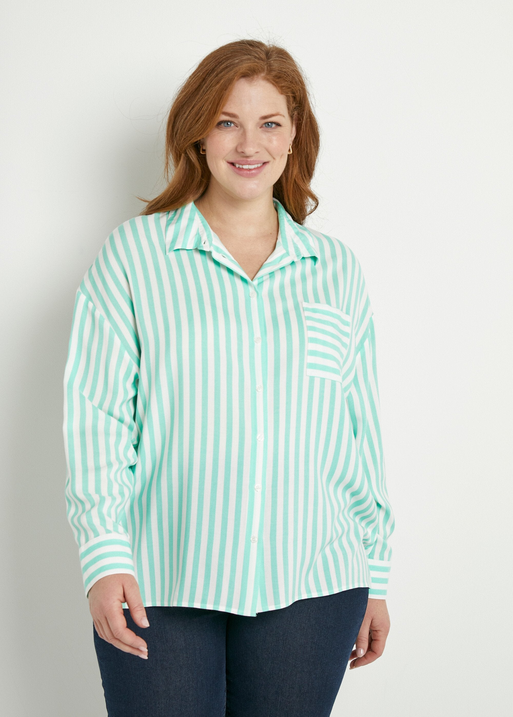 Blusa_larga_fluida_de_rayas_con_manga_larga_verde_y_blanco_FA1_curvy