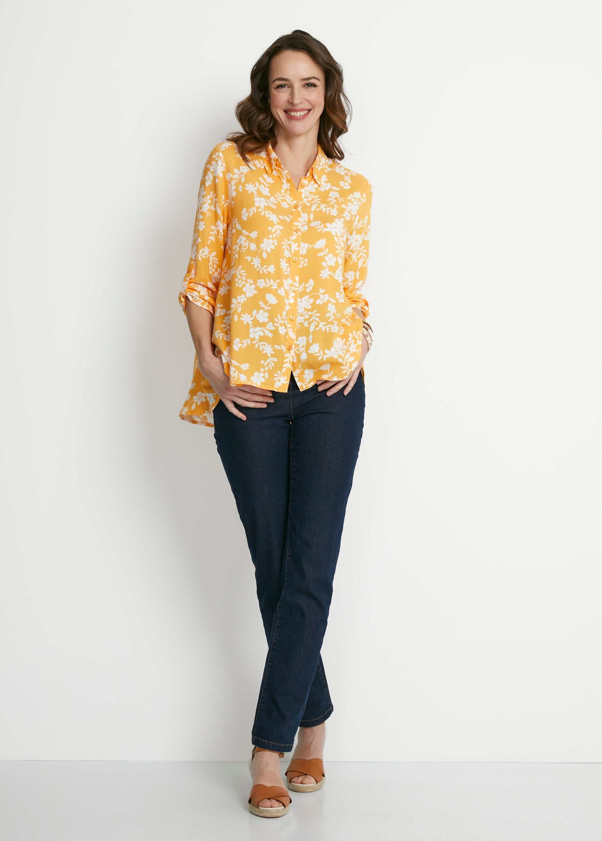 Blusa_estampada_manga_3/4_espalda_larga_amarillo_y_blanco_SF1_slim
