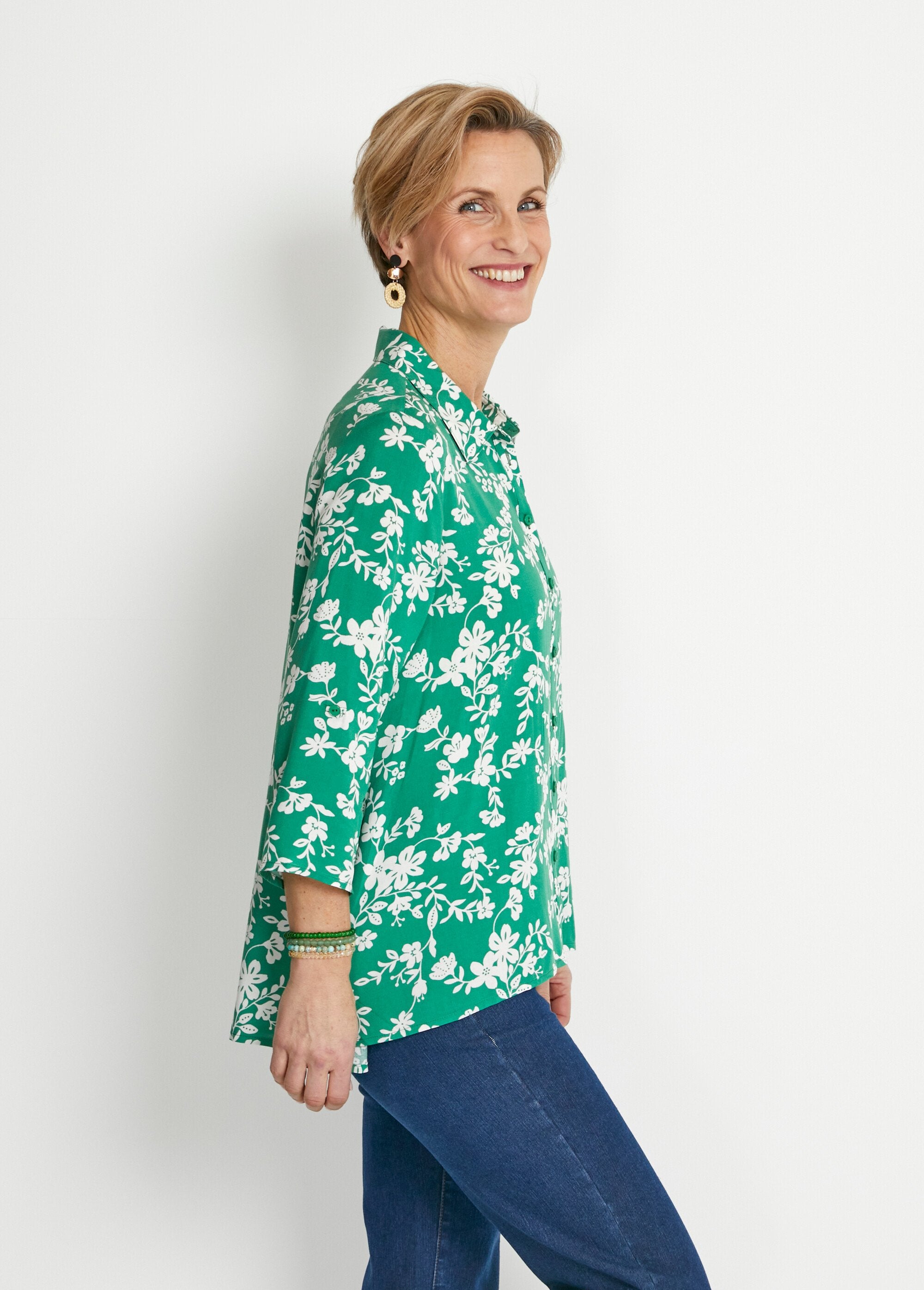 Blusa_estampada_manga_3/4_espalda_larga_verde_y_blanco_DR1_slim