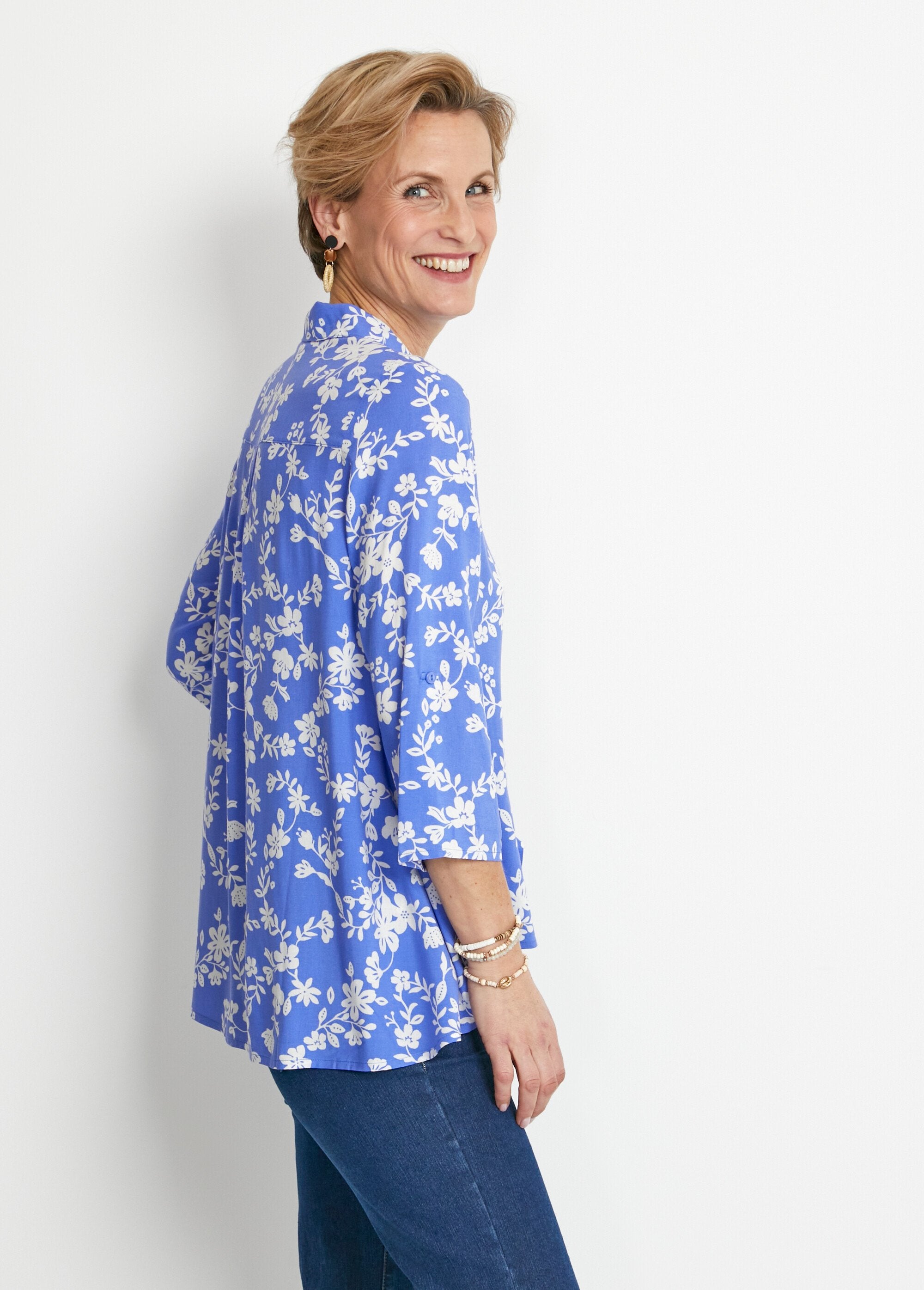 Blusa_estampada_manga_3/4_espalda_larga_Azul_y_blanco_DR1_slim