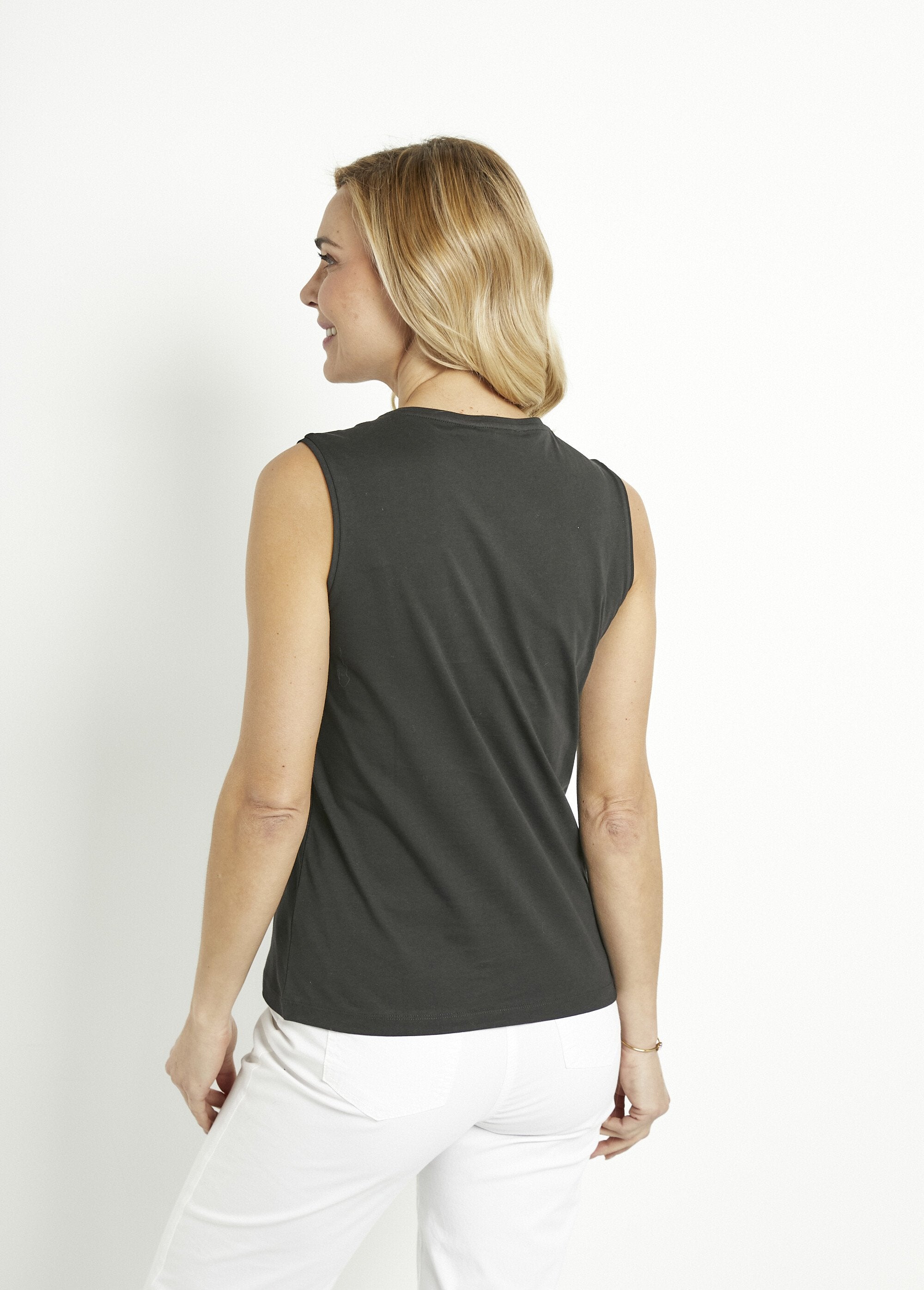 Camiseta_corta_de_tirantes_lisa_bordada_con_lentejuelas_Negro_DO1_slim